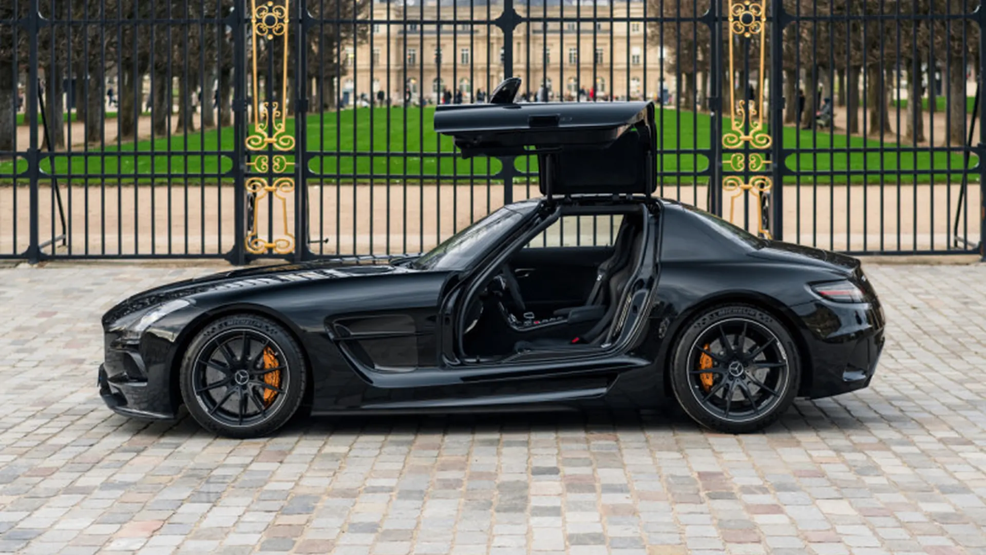 Mercedes-Benz SLS — photo 4