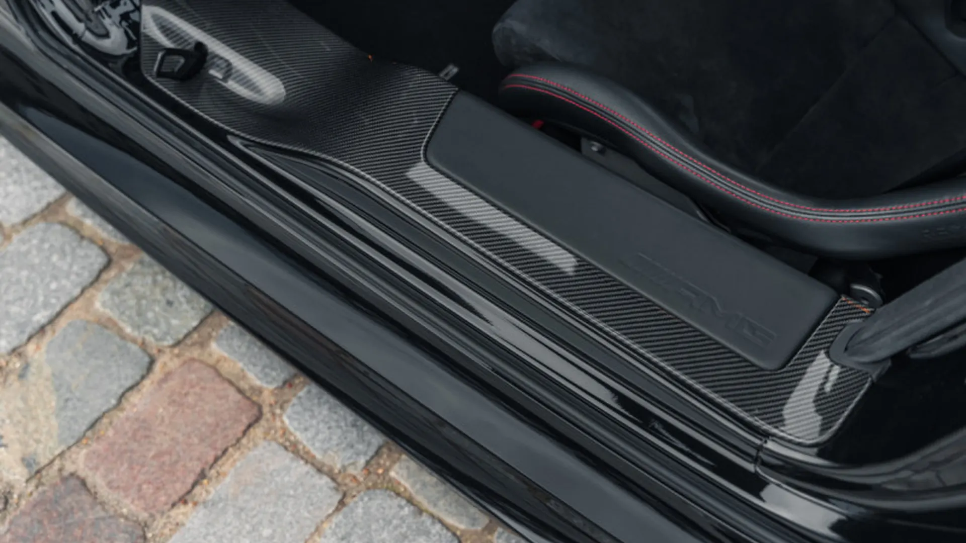 Mercedes-Benz SLS — photo 18