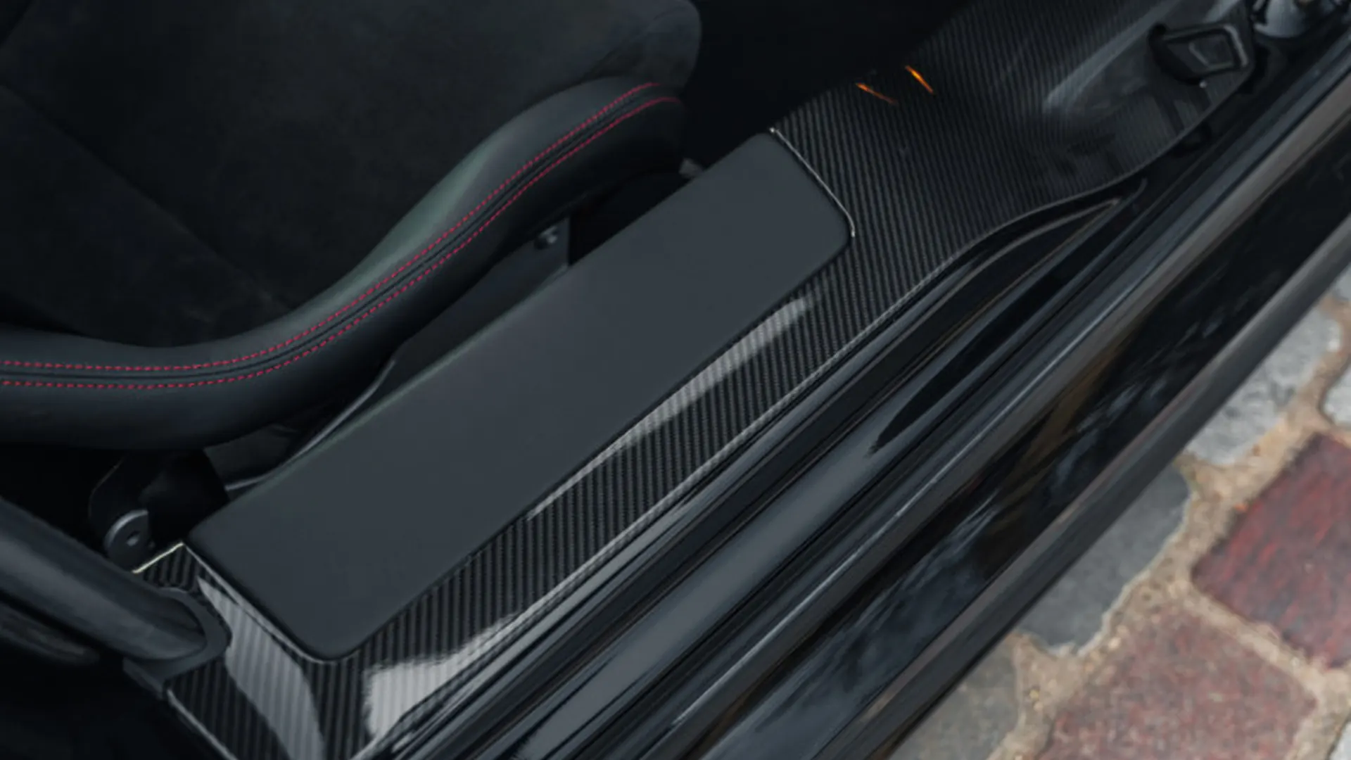 Mercedes-Benz SLS — photo 32