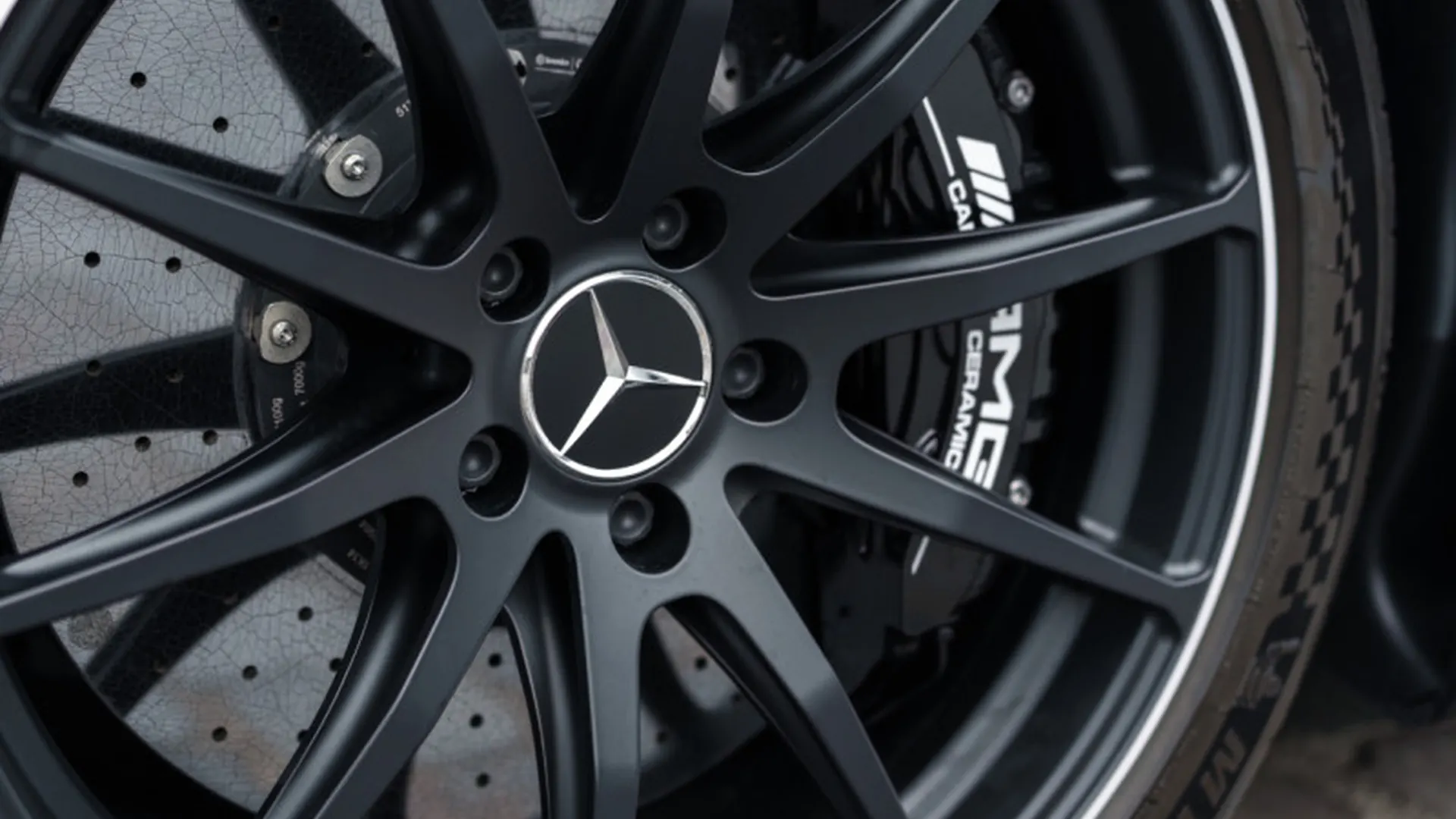 Mercedes-Benz AMG GT — photo 40