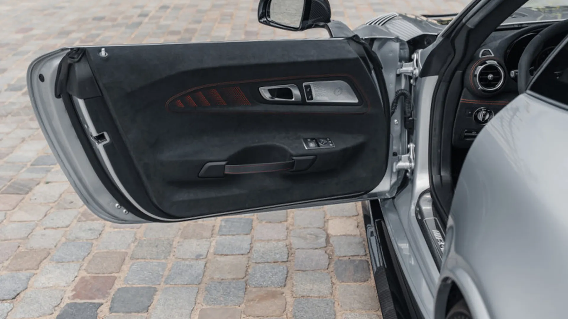 Mercedes-Benz AMG GT — photo 11
