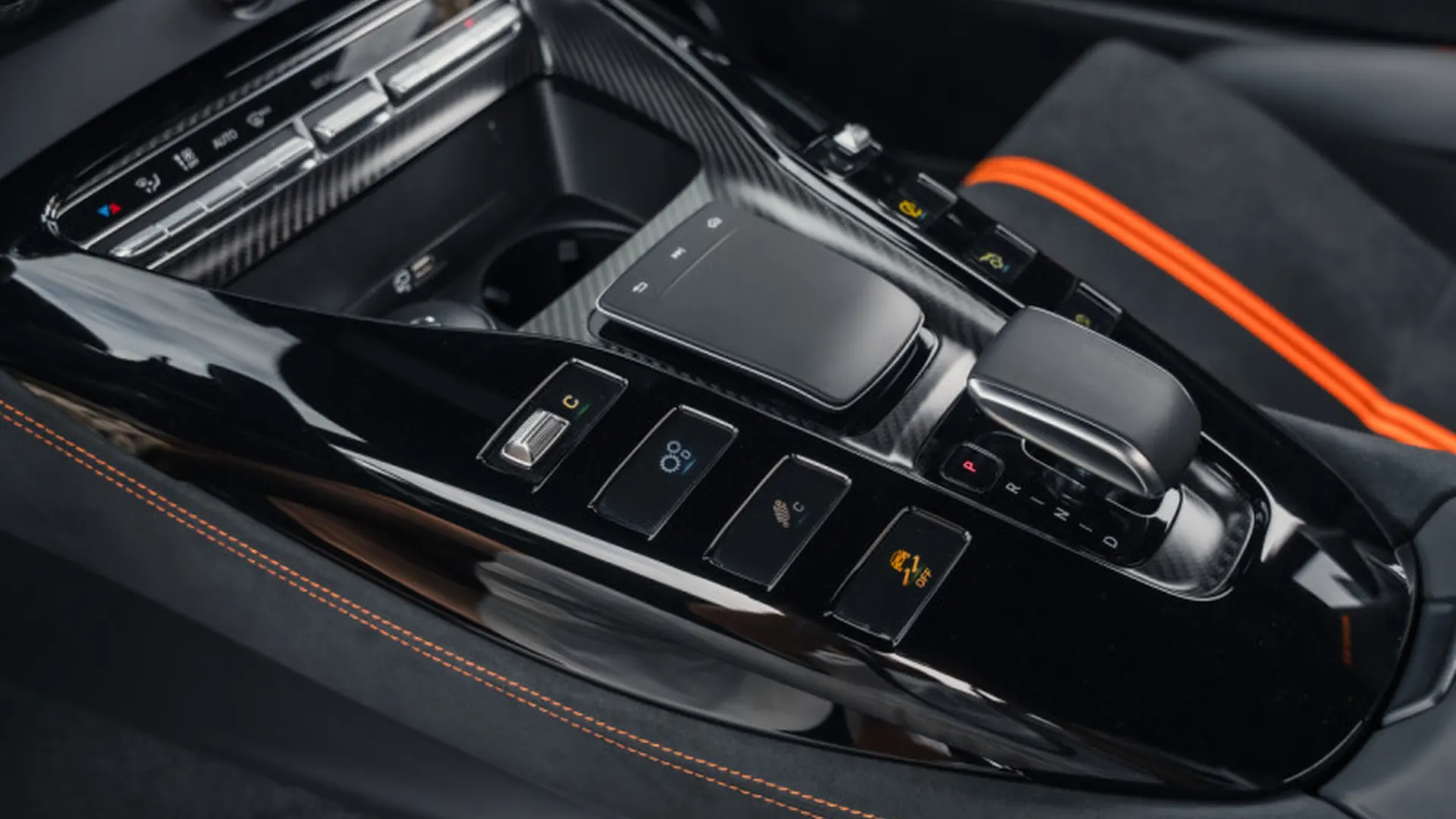 Mercedes-Benz AMG GT — photo 16