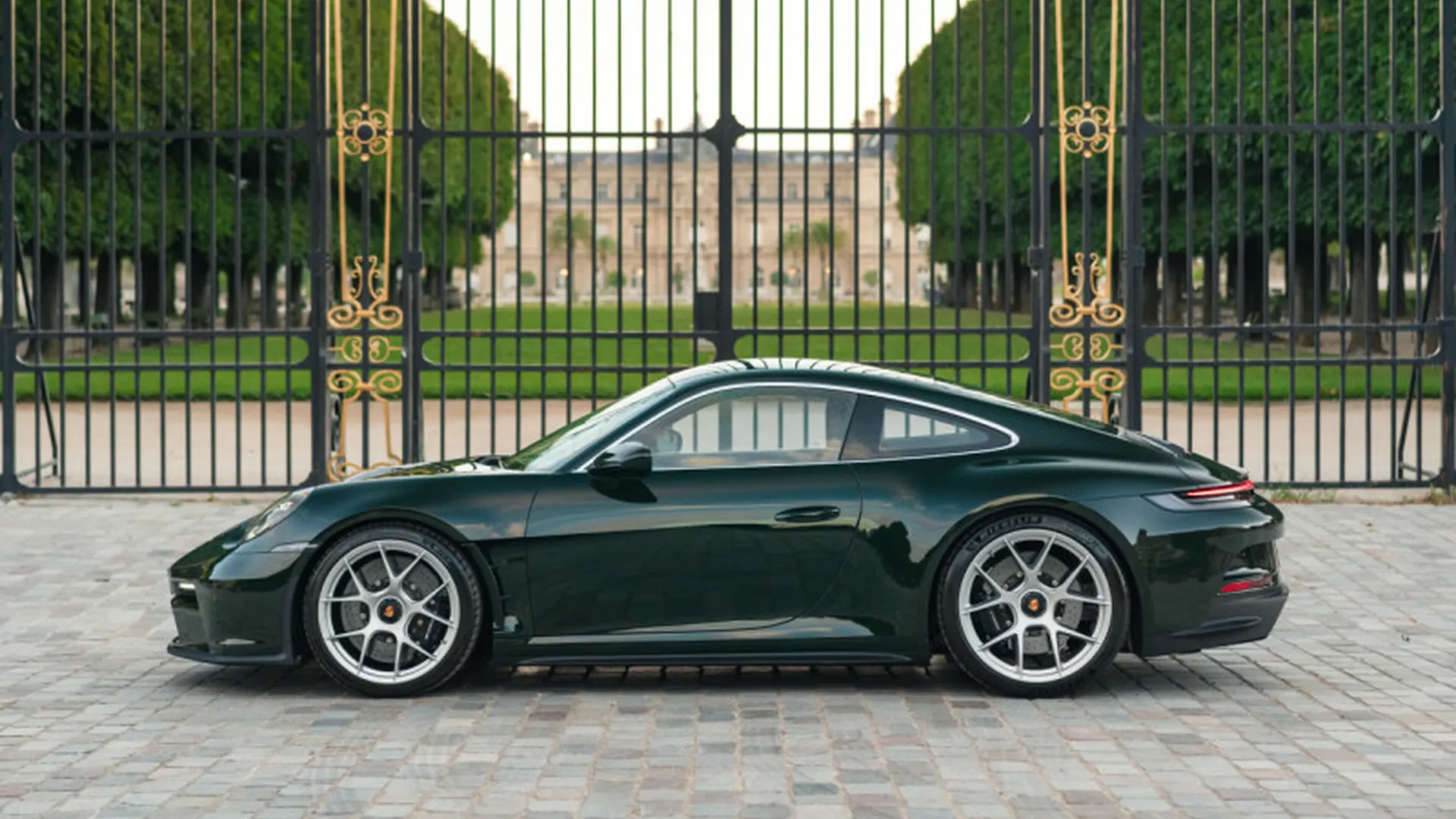 Porsche 992 — photo 2
