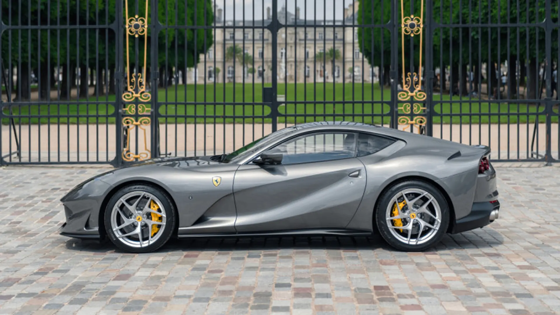 Ferrari 812 — photo 2