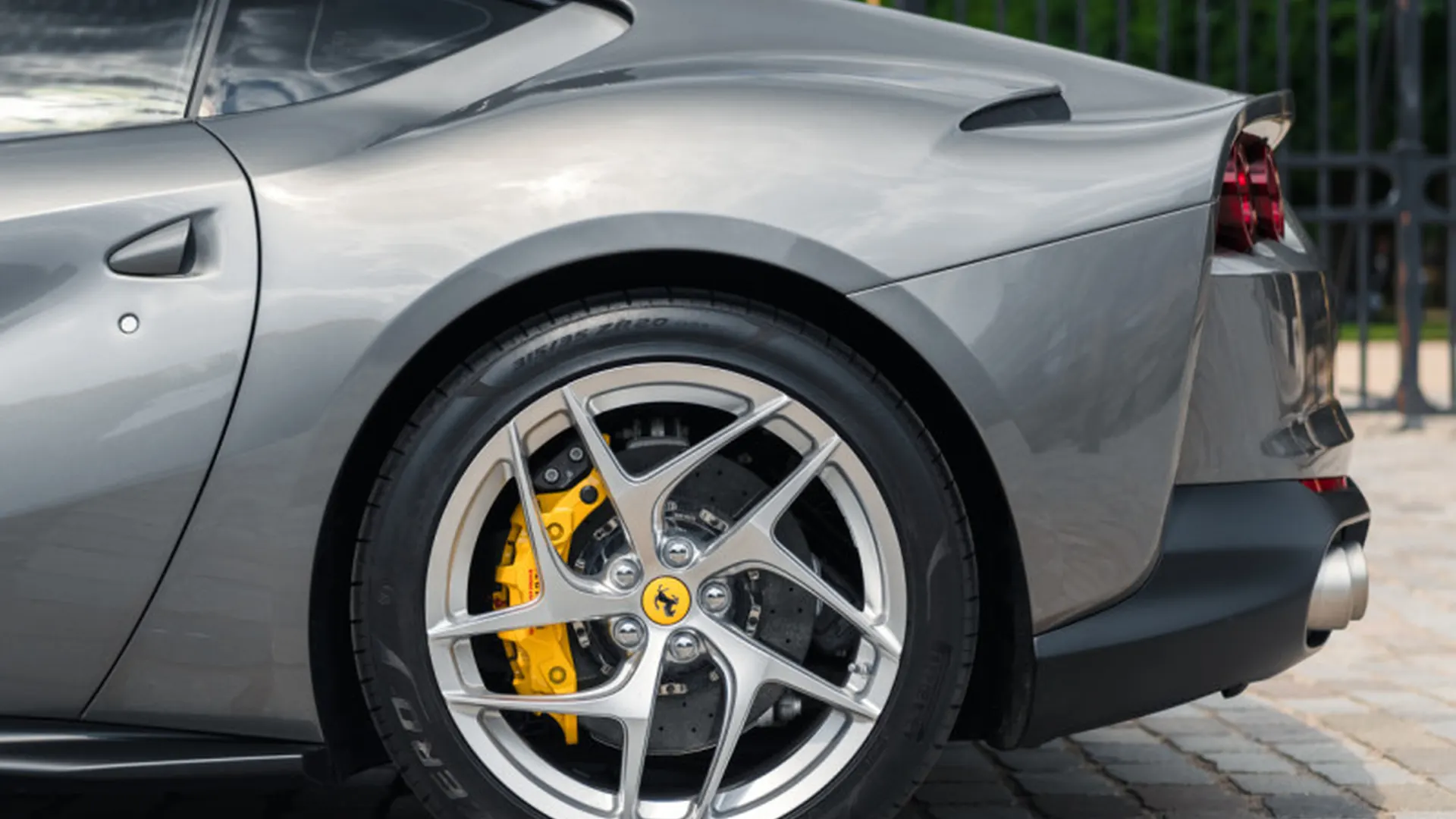 Ferrari 812 — photo 39