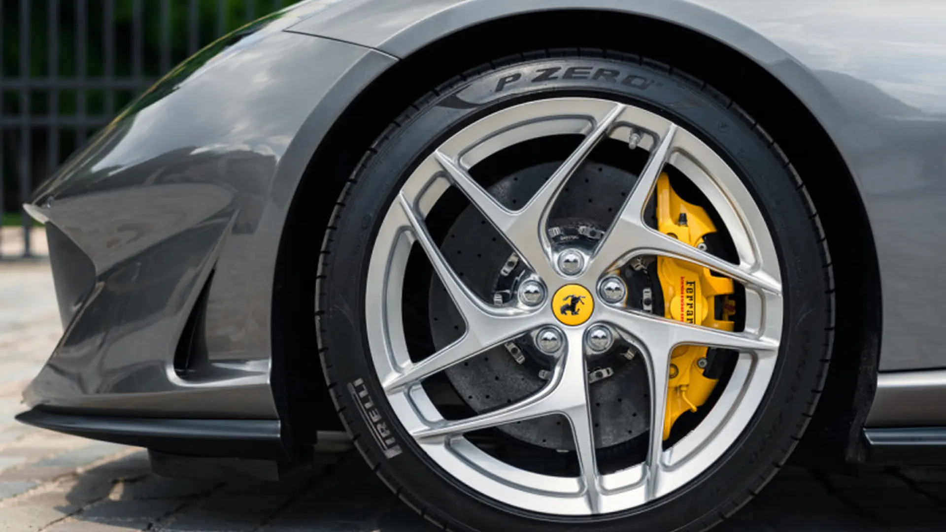 Ferrari 812 — photo 6