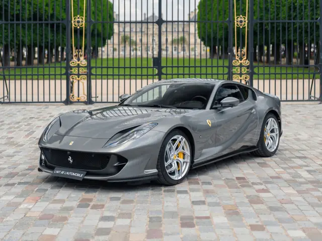 Ferrari 812