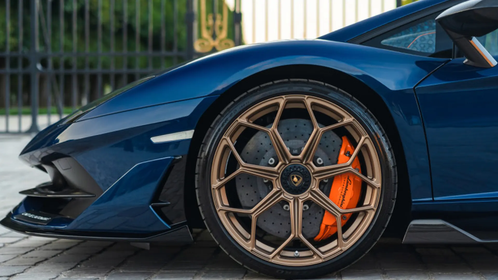 Lamborghini Aventador — photo 11