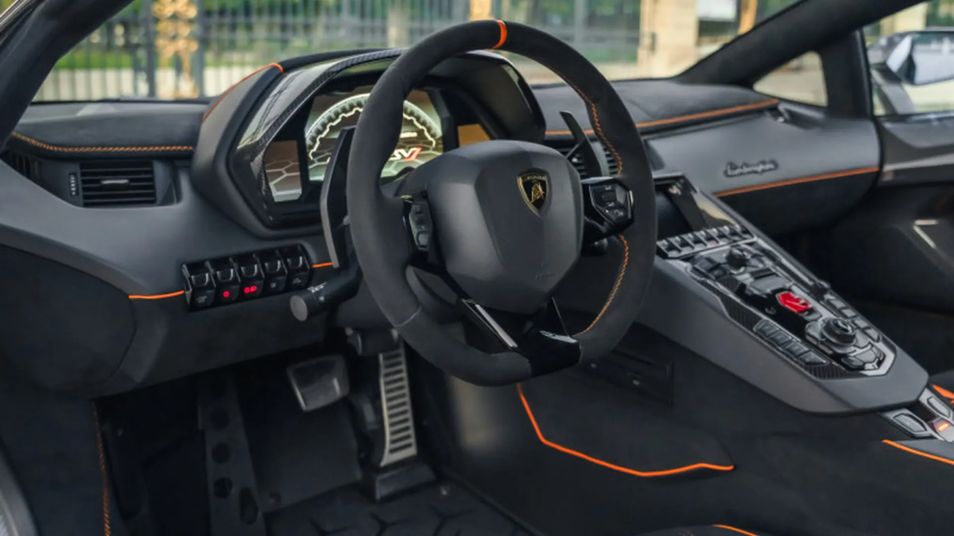 Lamborghini Aventador — photo 12