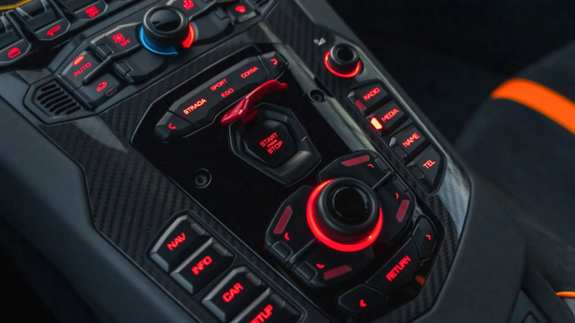 Lamborghini Aventador — photo 22