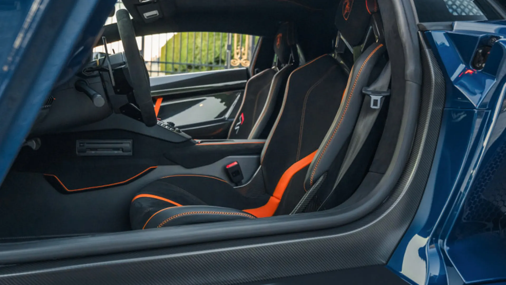 Lamborghini Aventador — photo 14