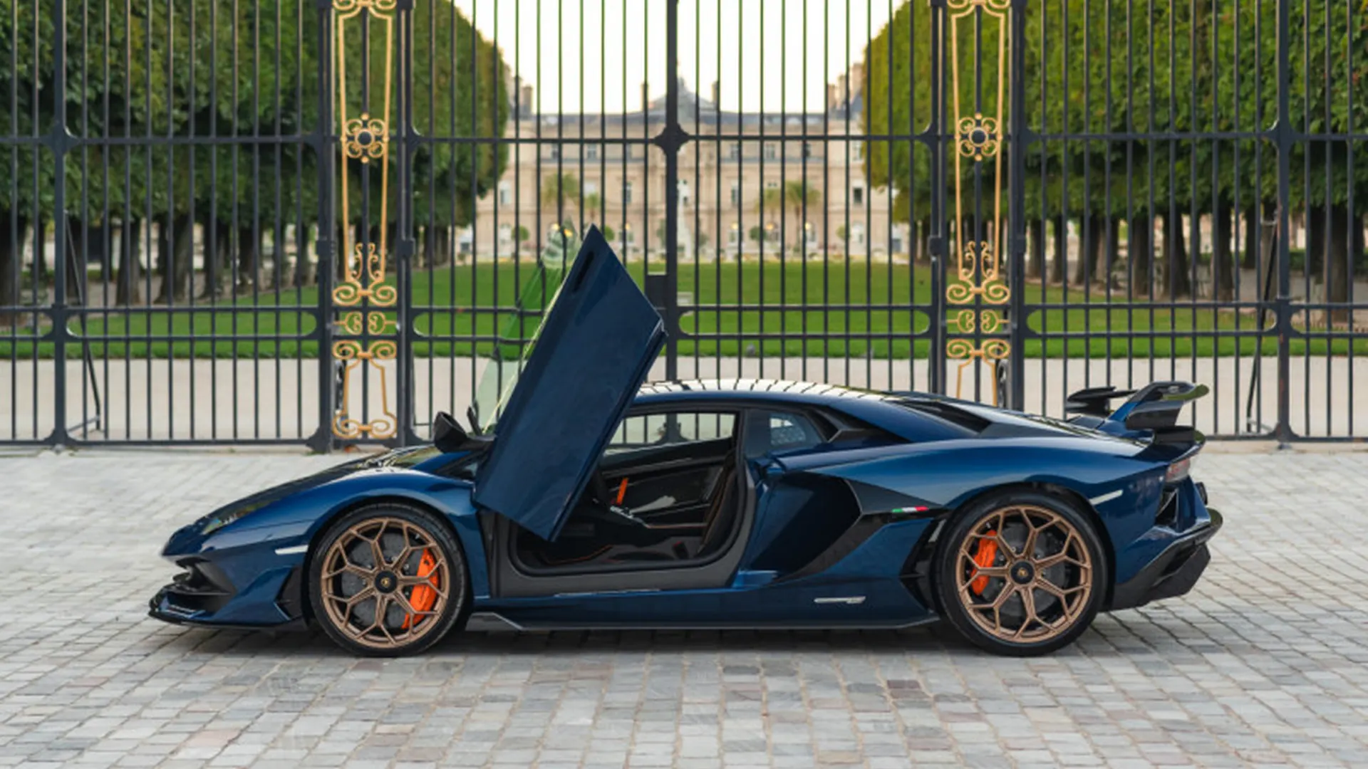 Lamborghini Aventador — photo 4