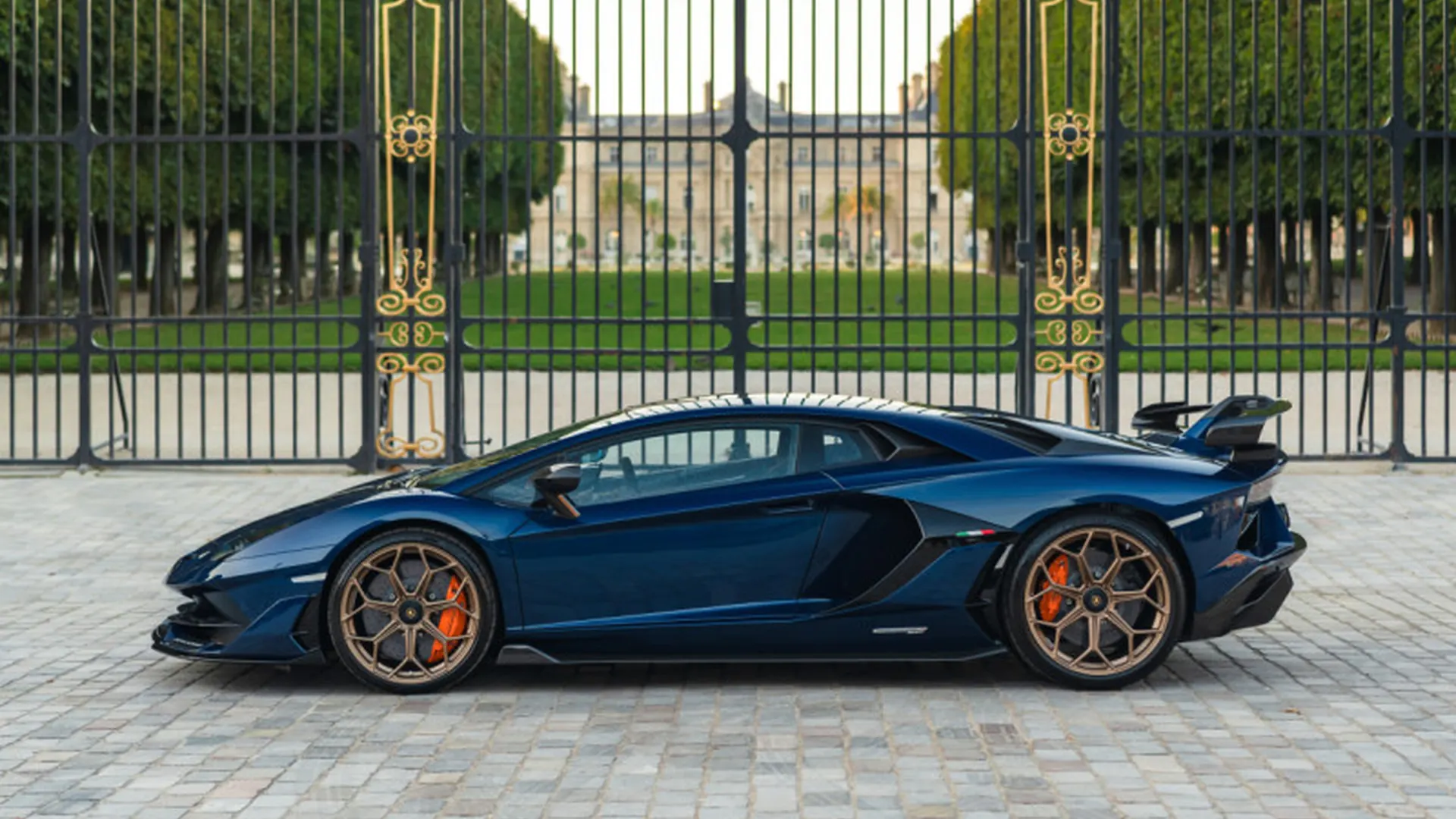 Lamborghini Aventador — photo 3