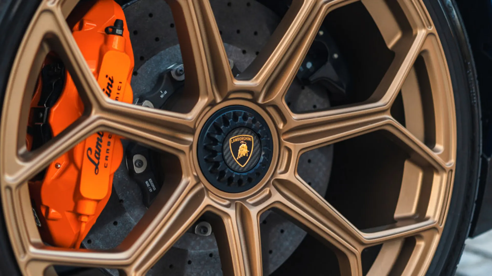 Lamborghini Aventador — photo 43