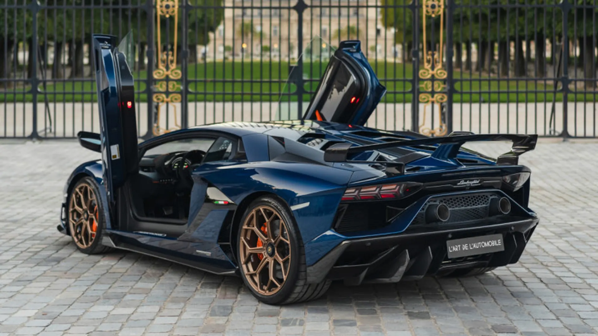 Lamborghini Aventador — photo 6