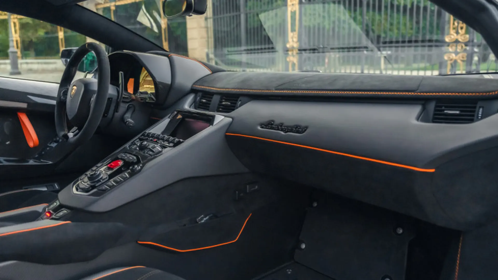 Lamborghini Aventador — photo 13
