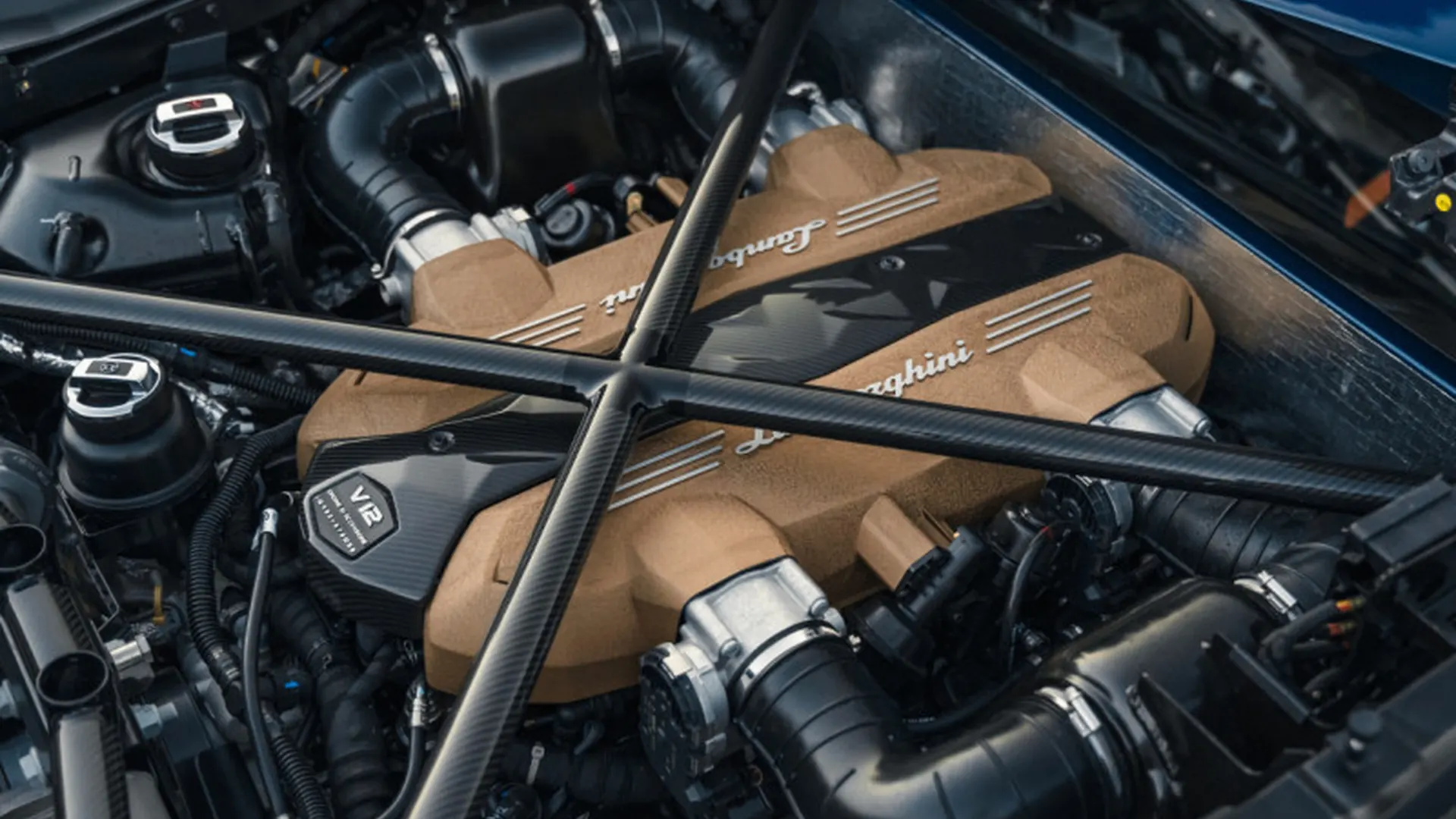 Lamborghini Aventador — photo 31