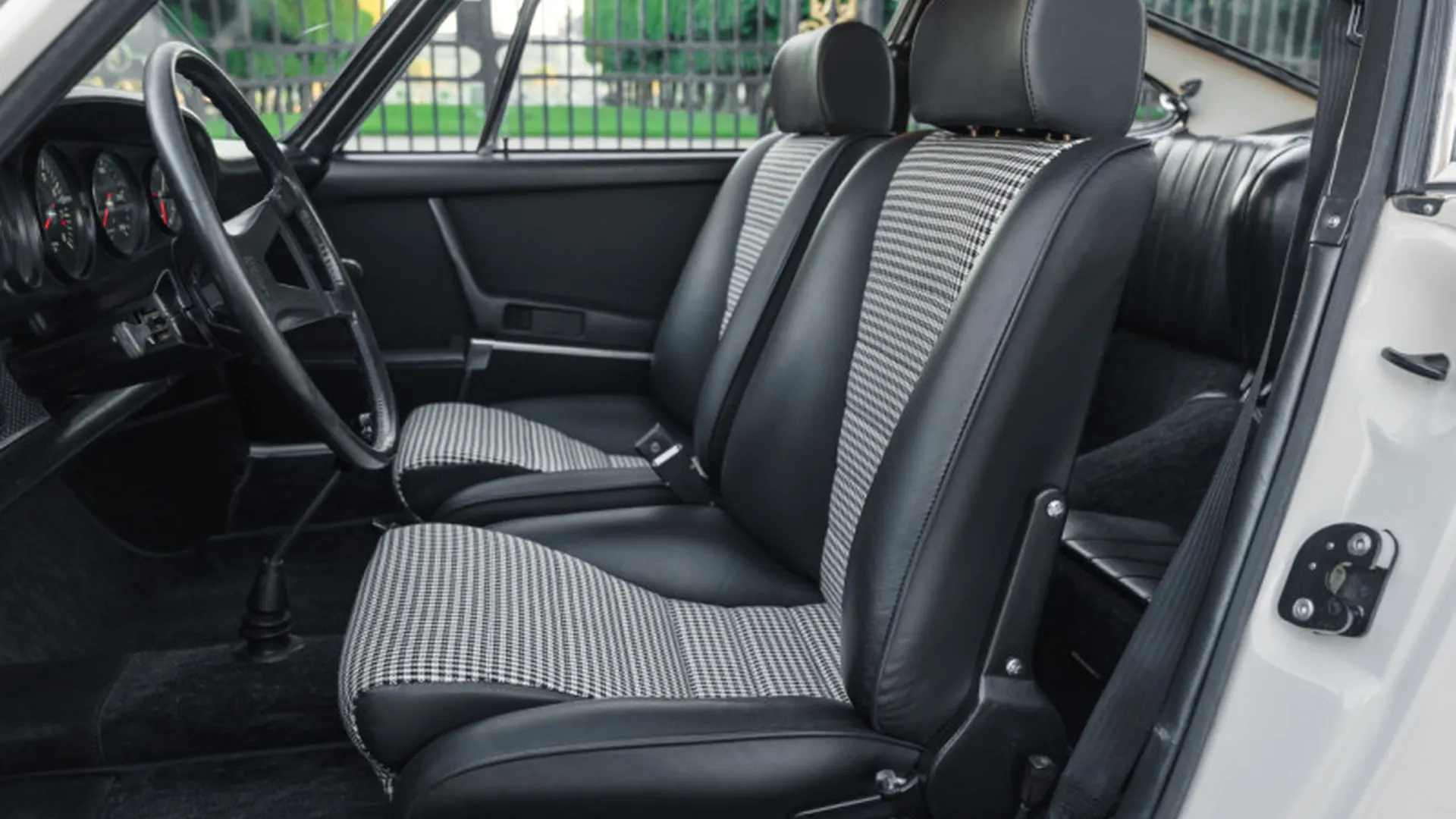 Porsche 911 — photo 10