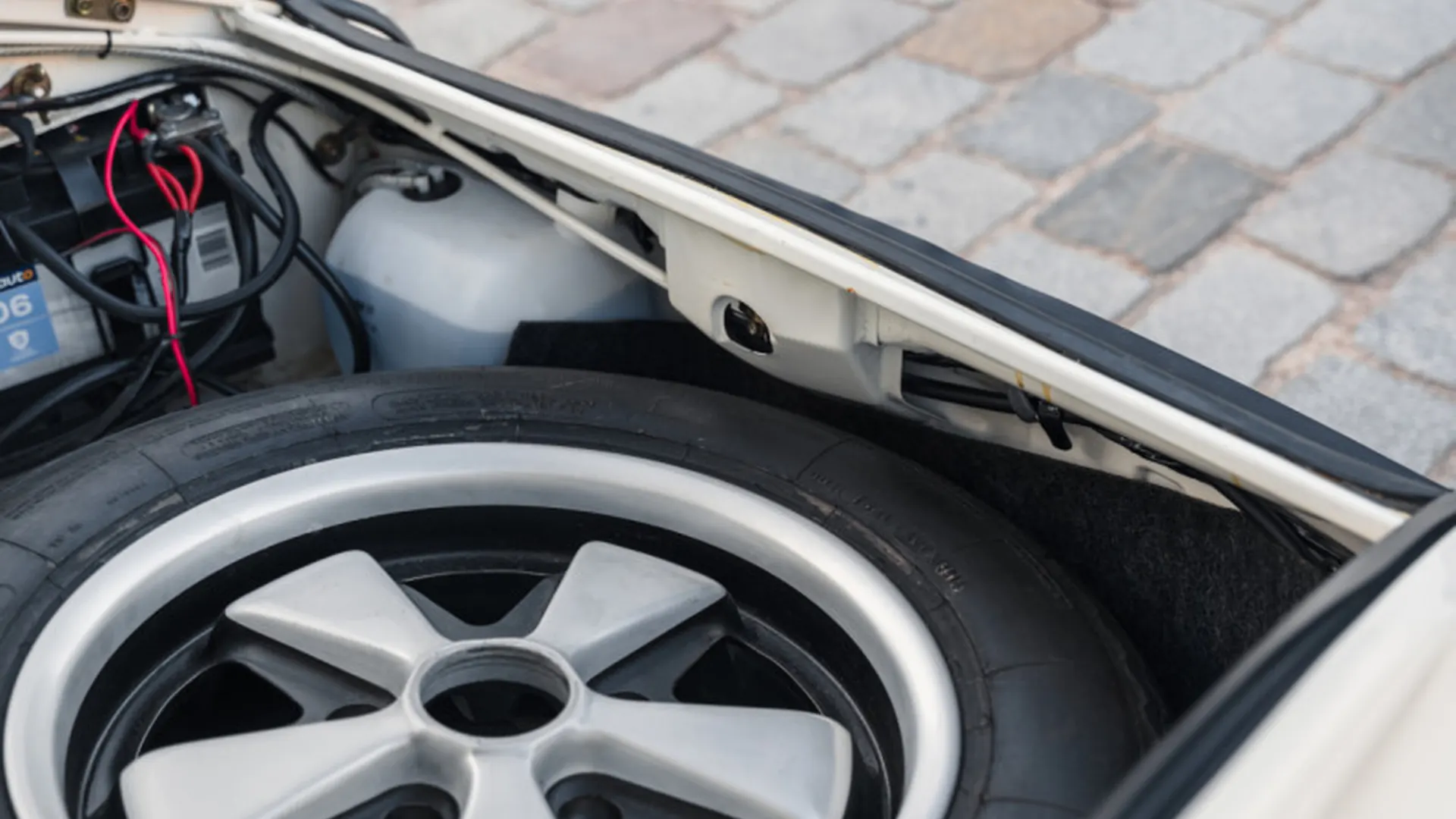 Porsche 911 — photo 40
