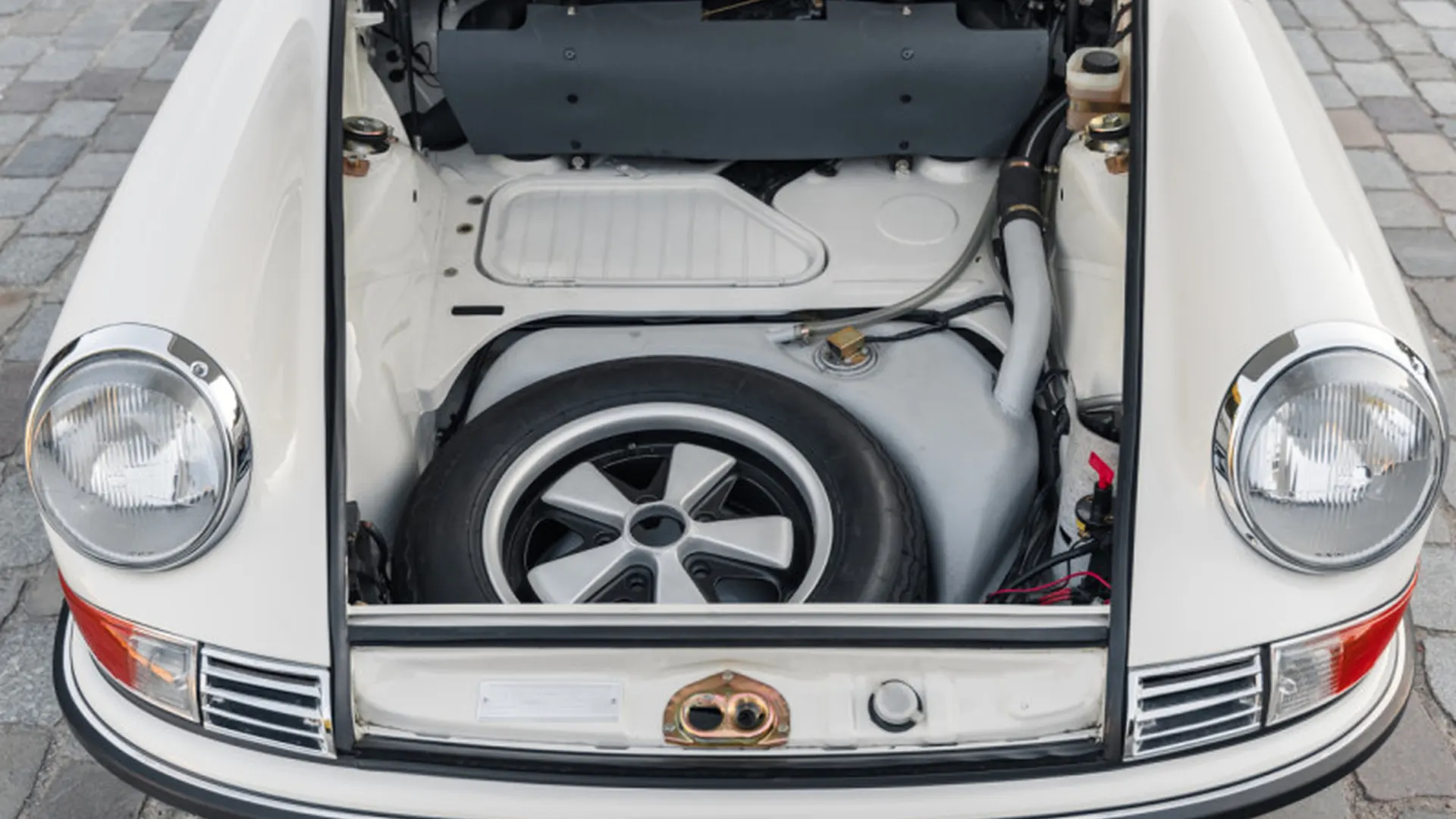 Porsche 911 — photo 39