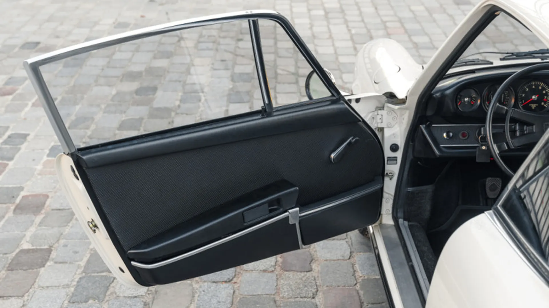 Porsche 911 — photo 14