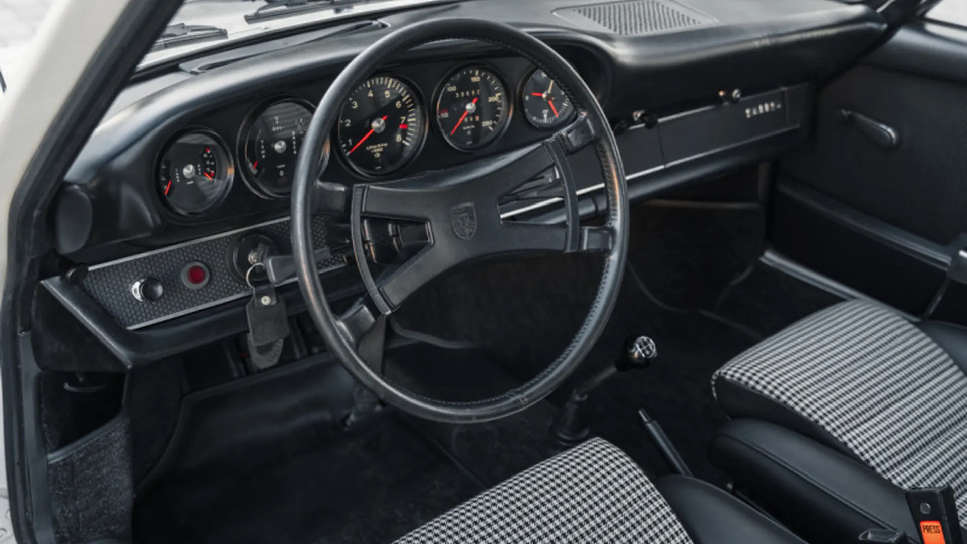 Porsche 911 — photo 7