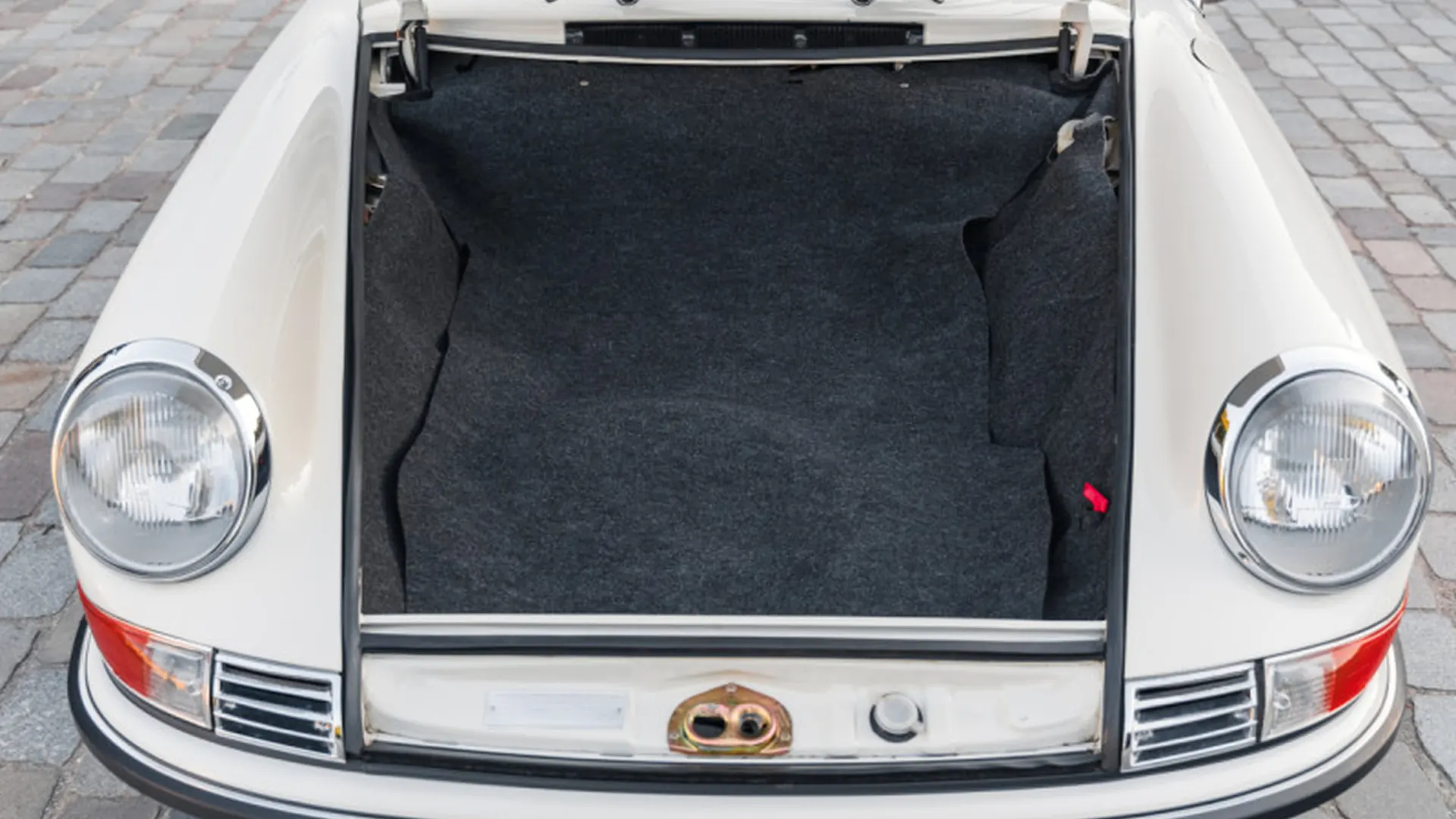 Porsche 911 — photo 36