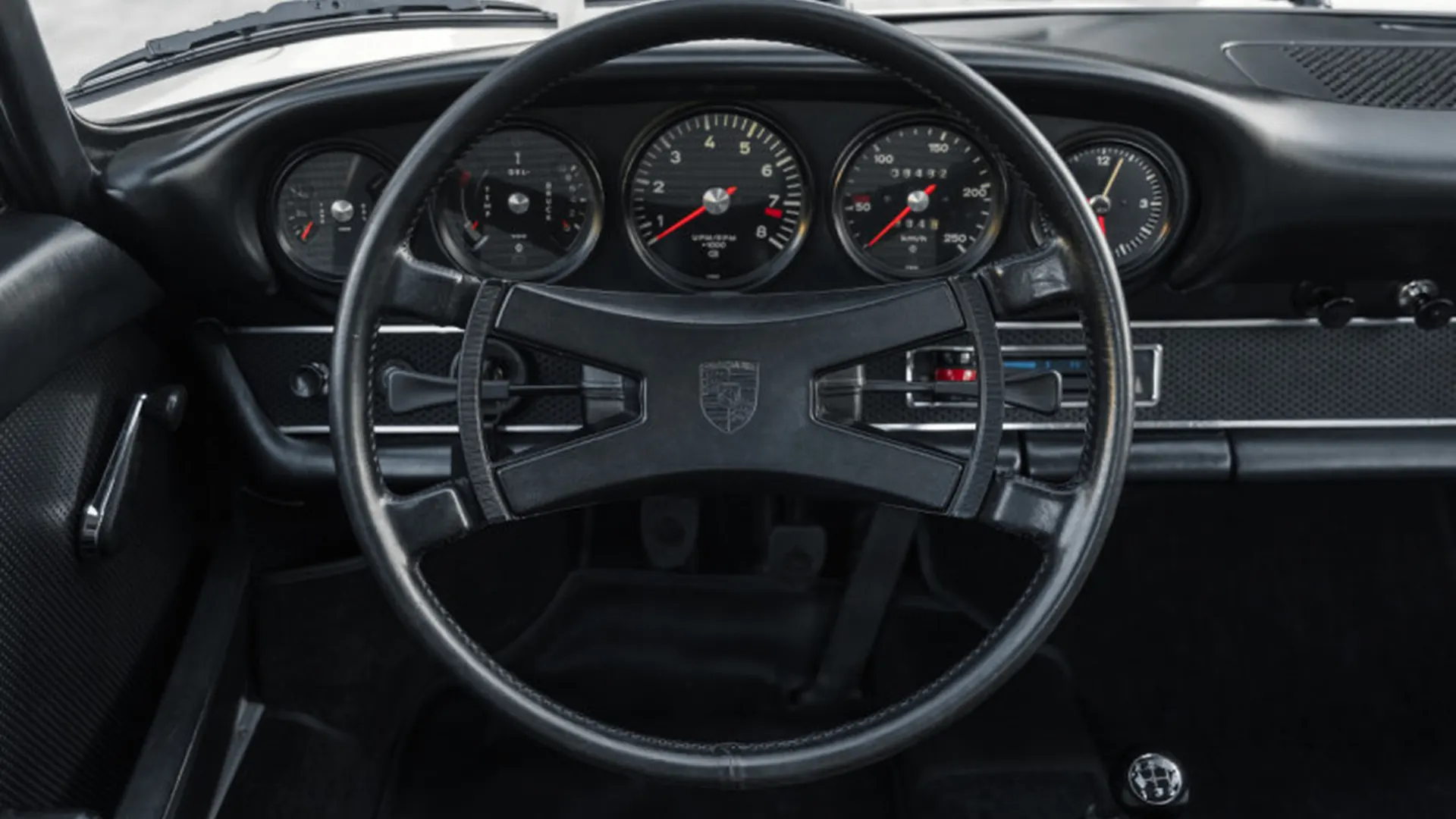 Porsche 911 — photo 16
