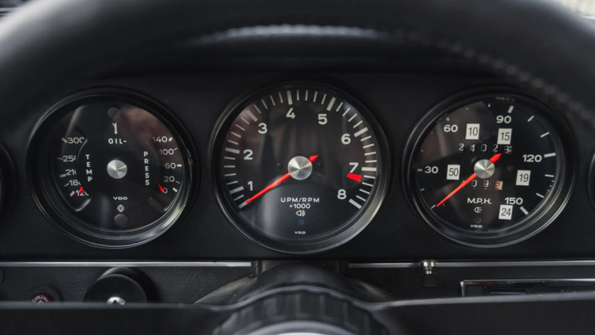 Porsche 911 — photo 17