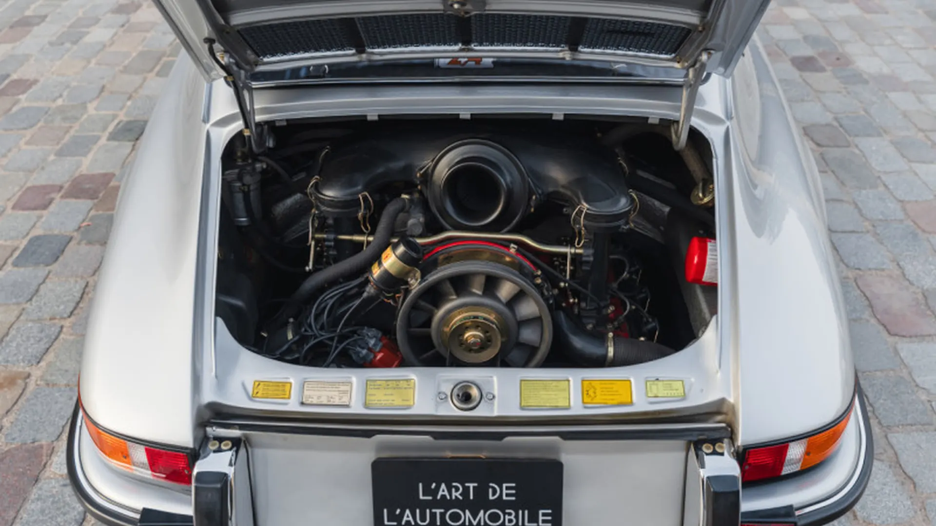 Porsche 911 — photo 32