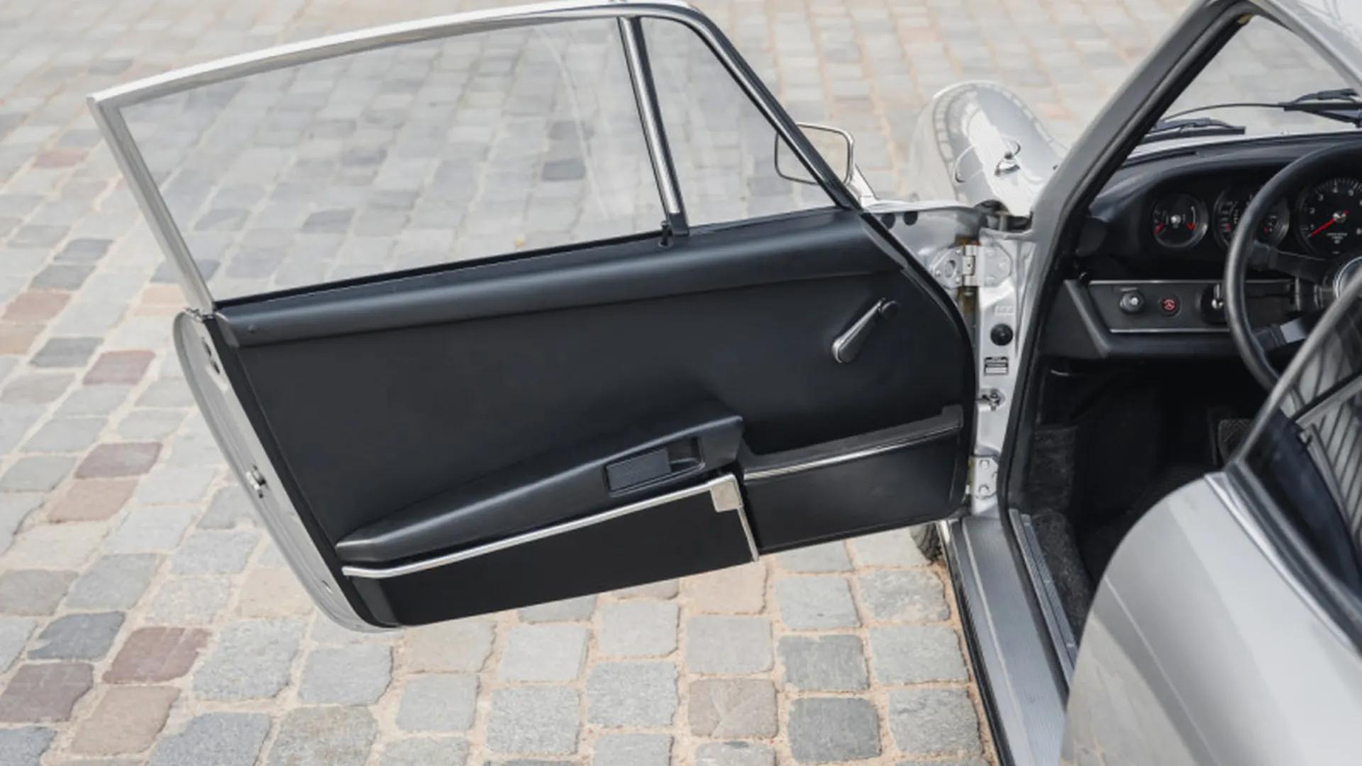 Porsche 911 — photo 13