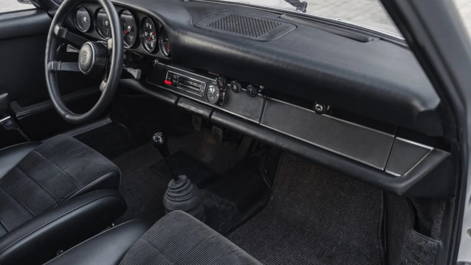 Porsche 911 — photo 9