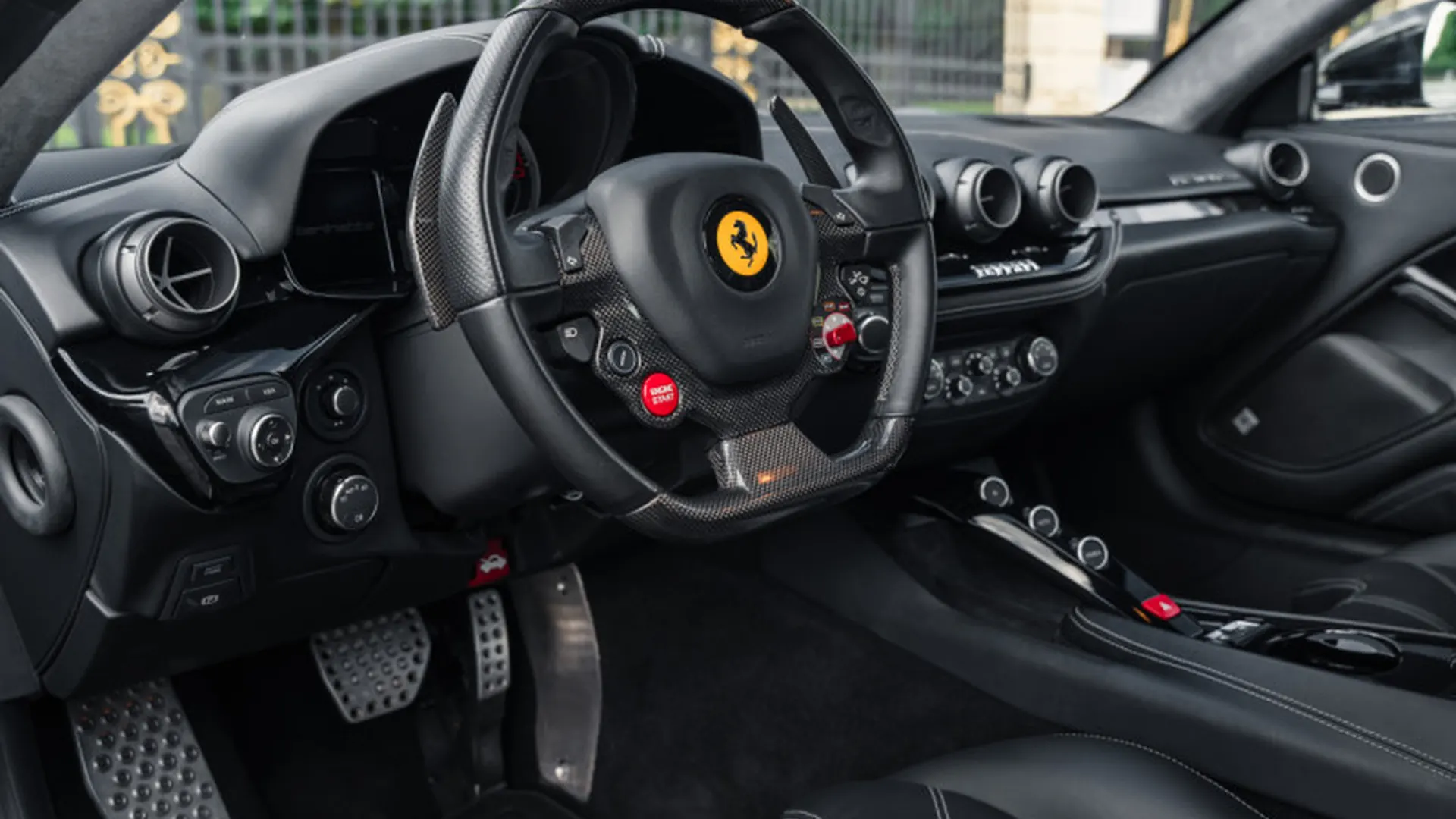 Ferrari F12 — photo 7