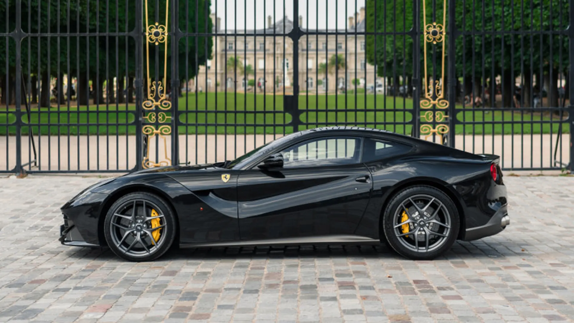 Ferrari F12 — photo 2