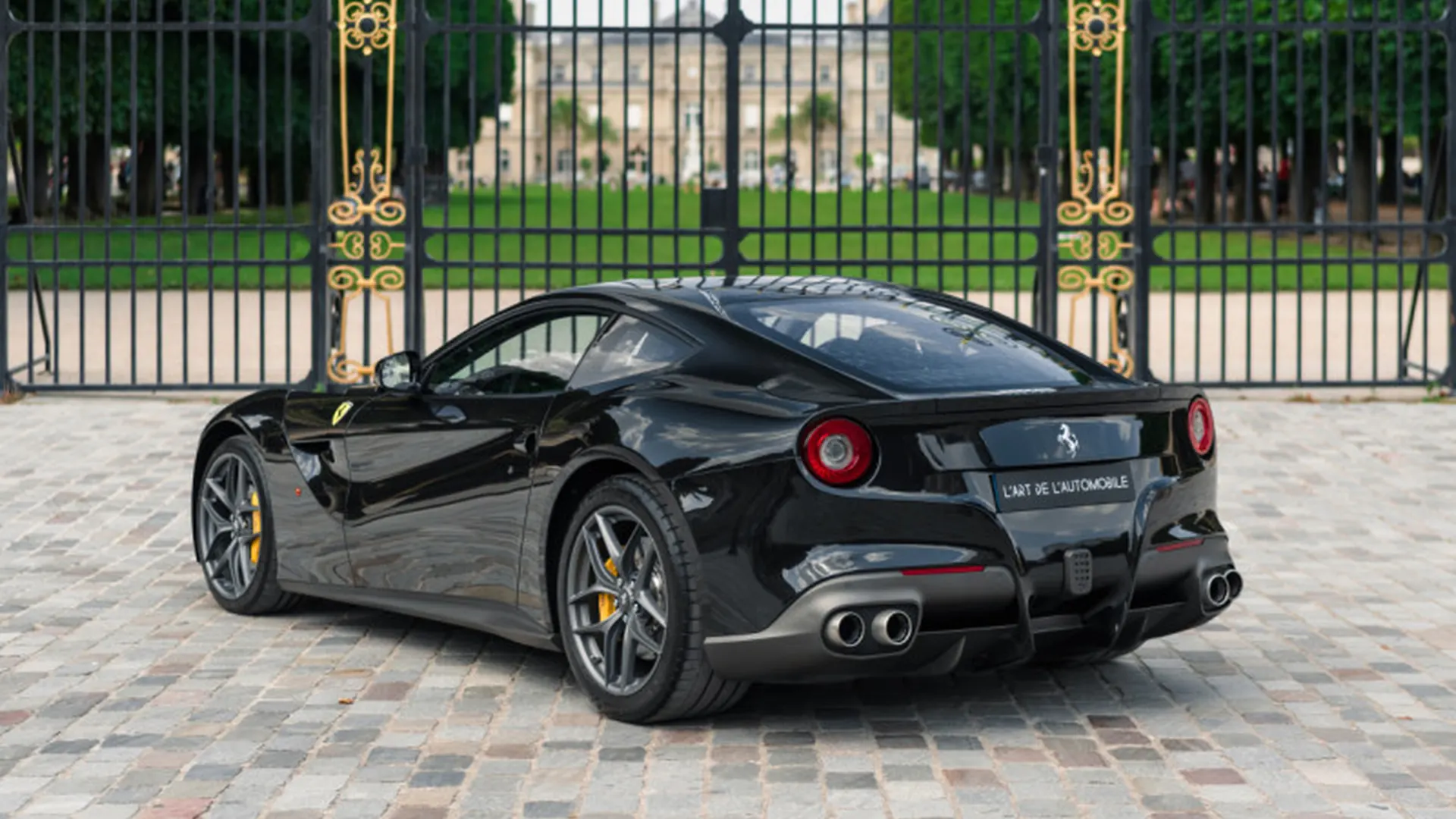 Ferrari F12 — photo 3