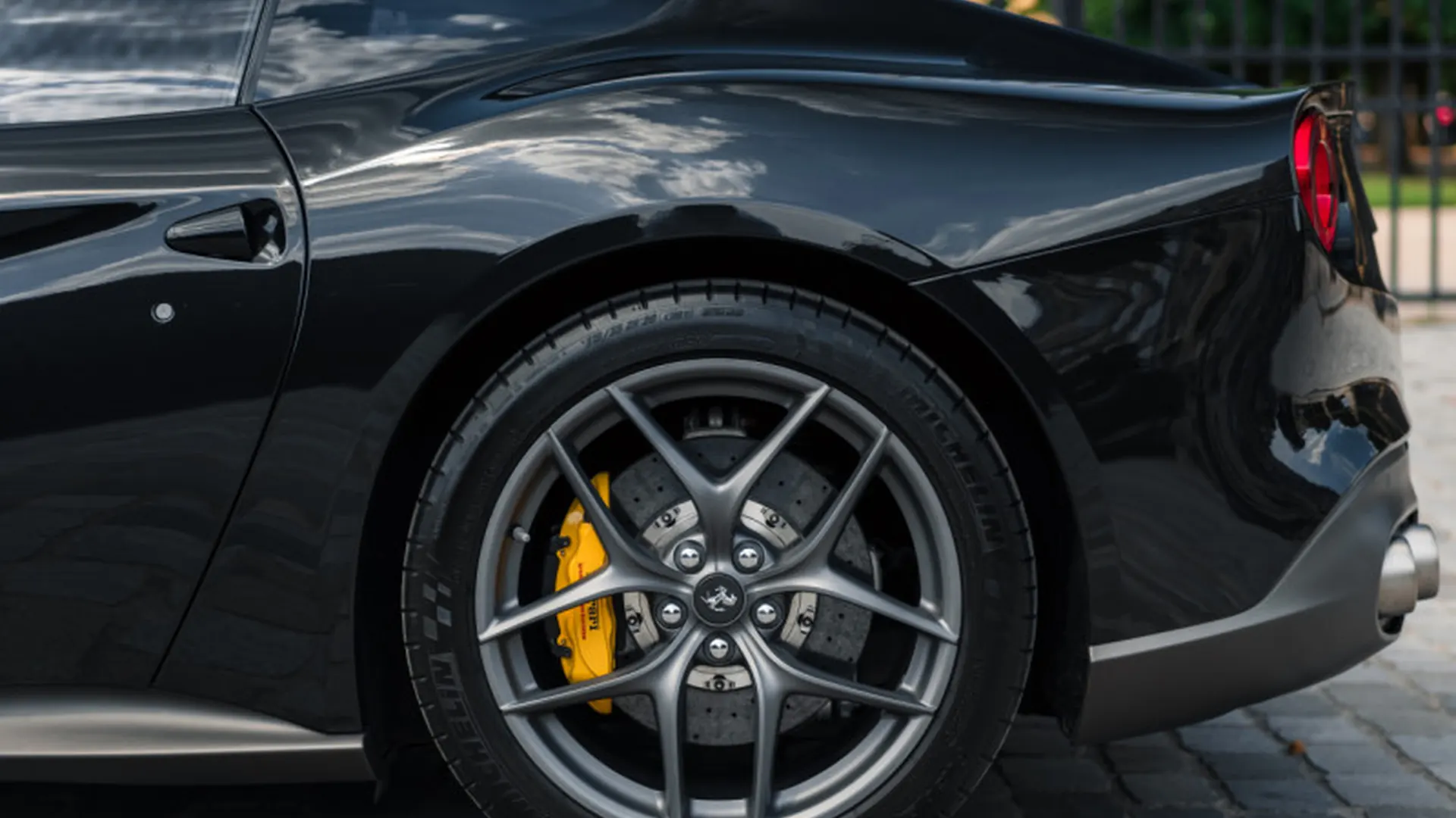 Ferrari F12 — photo 39