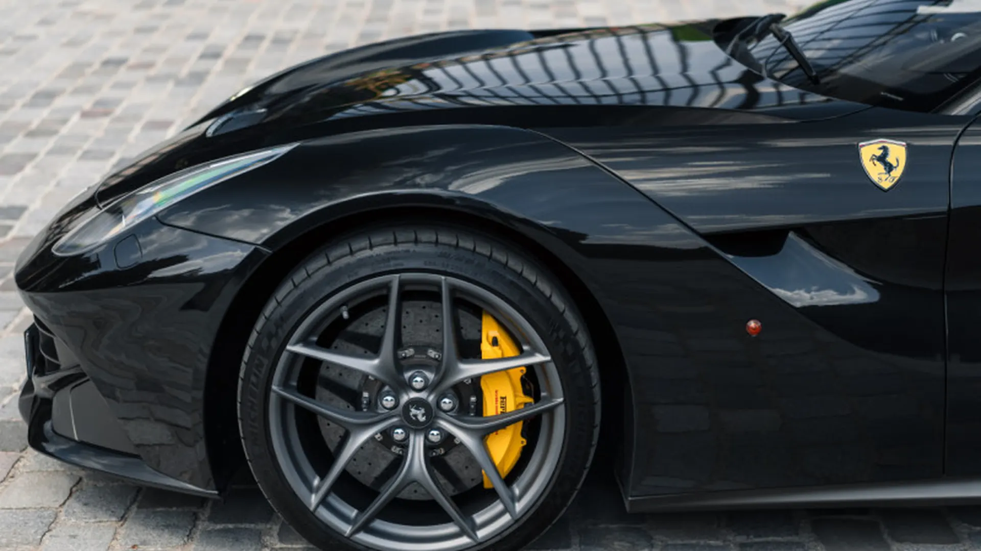 Ferrari F12 — photo 38