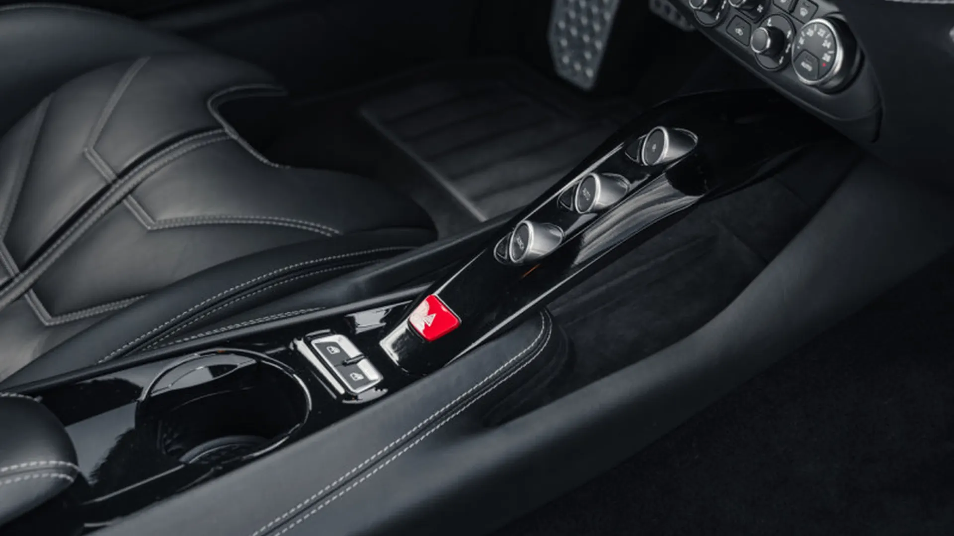 Ferrari F12 — photo 18