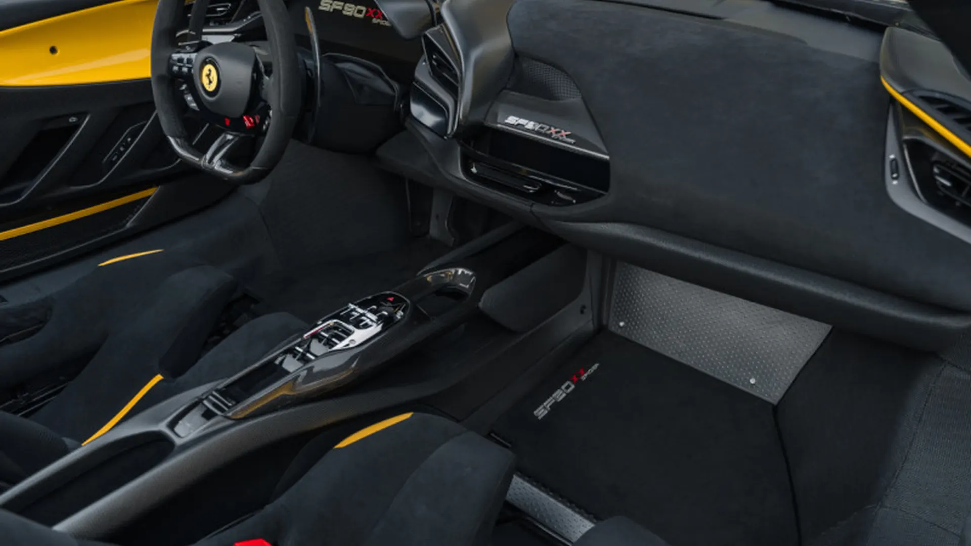 Ferrari SF90 — photo 12