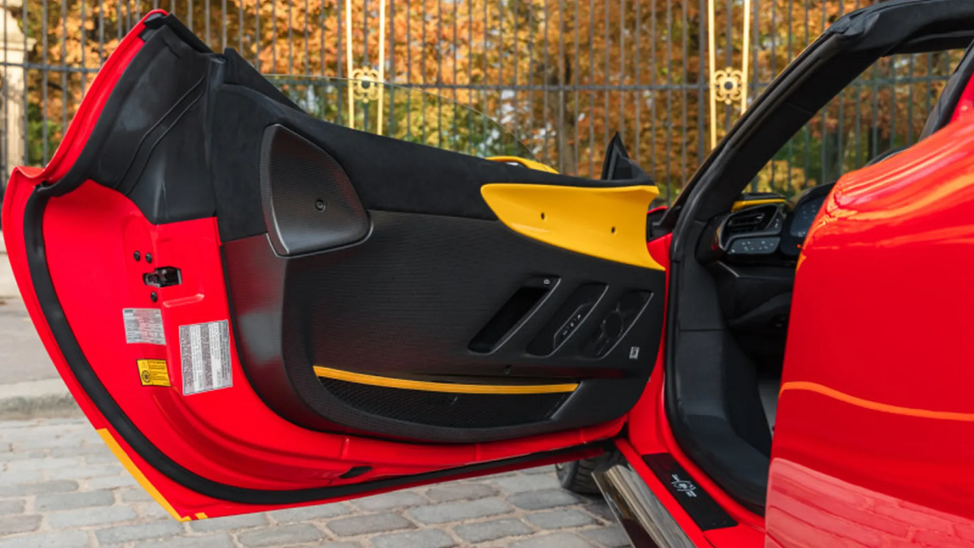 Ferrari SF90 — photo 16