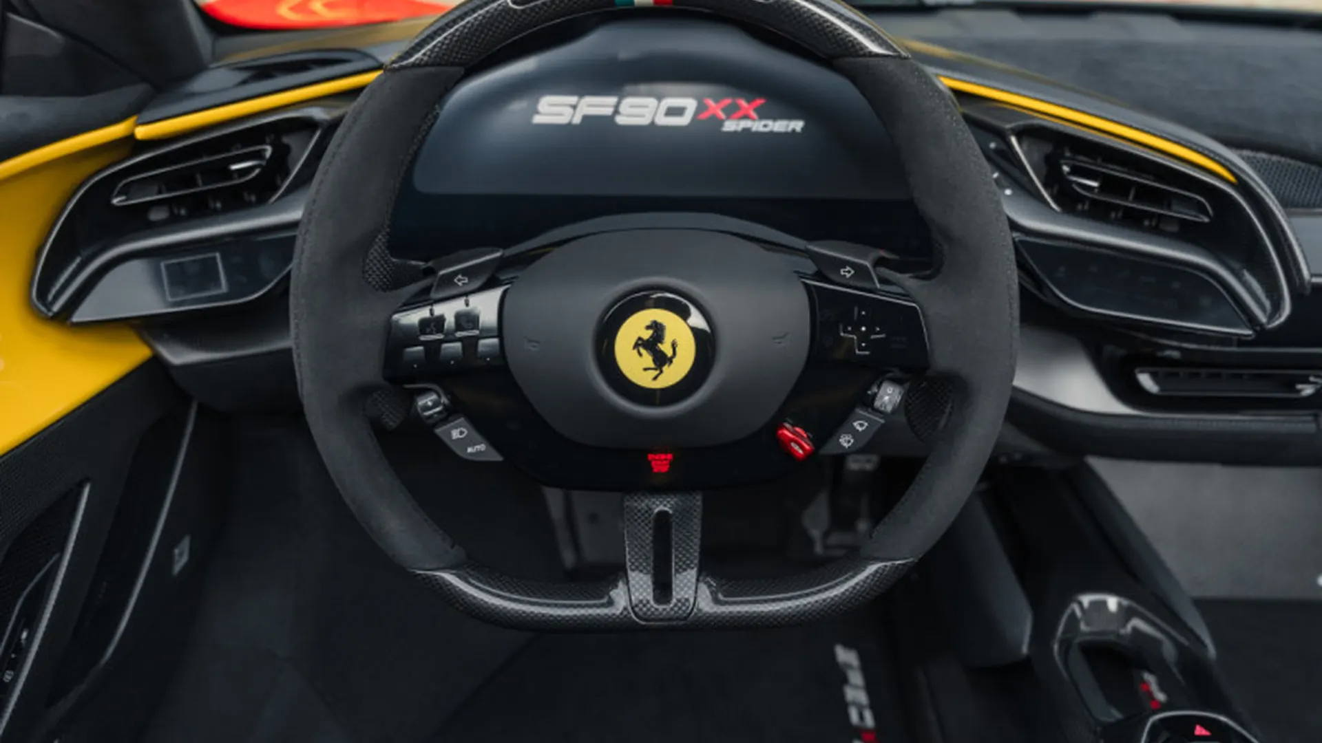 Ferrari SF90 — photo 18