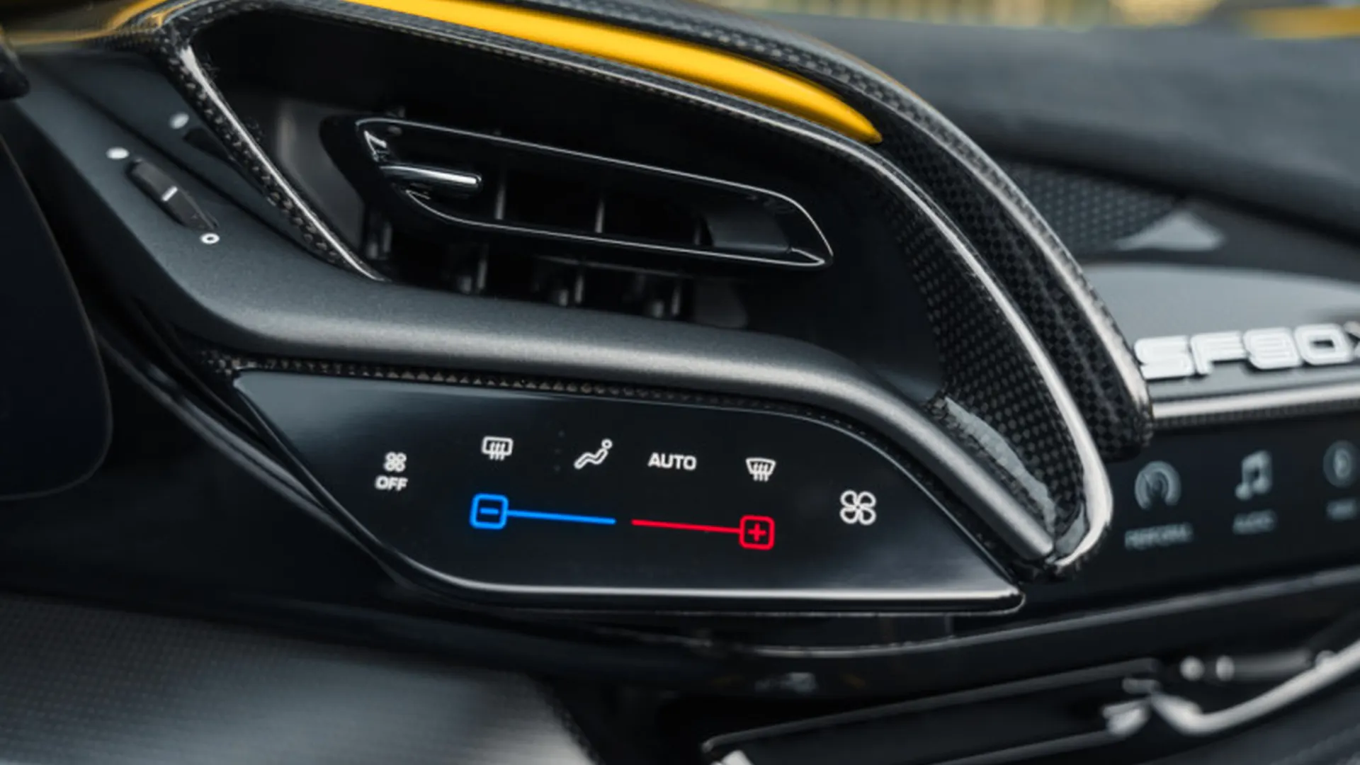 Ferrari SF90 — photo 26
