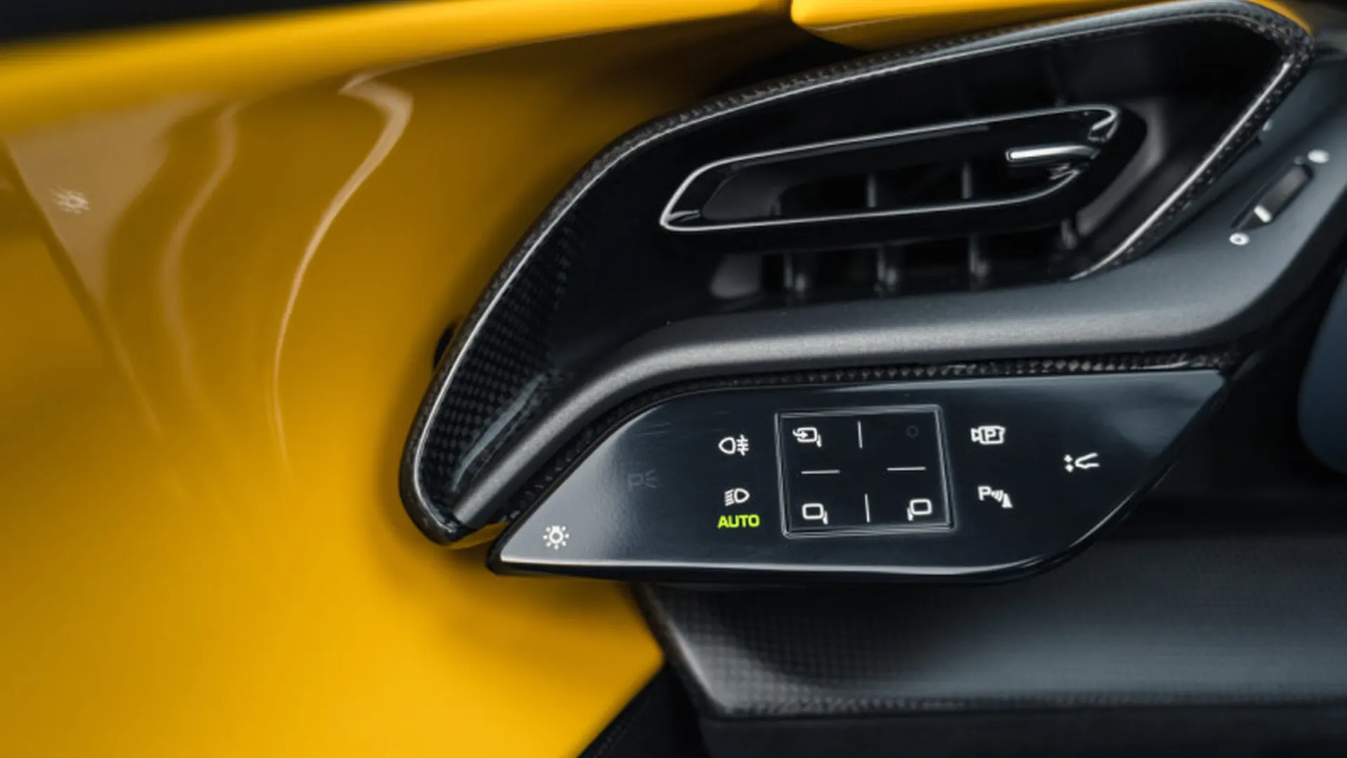 Ferrari SF90 — photo 25
