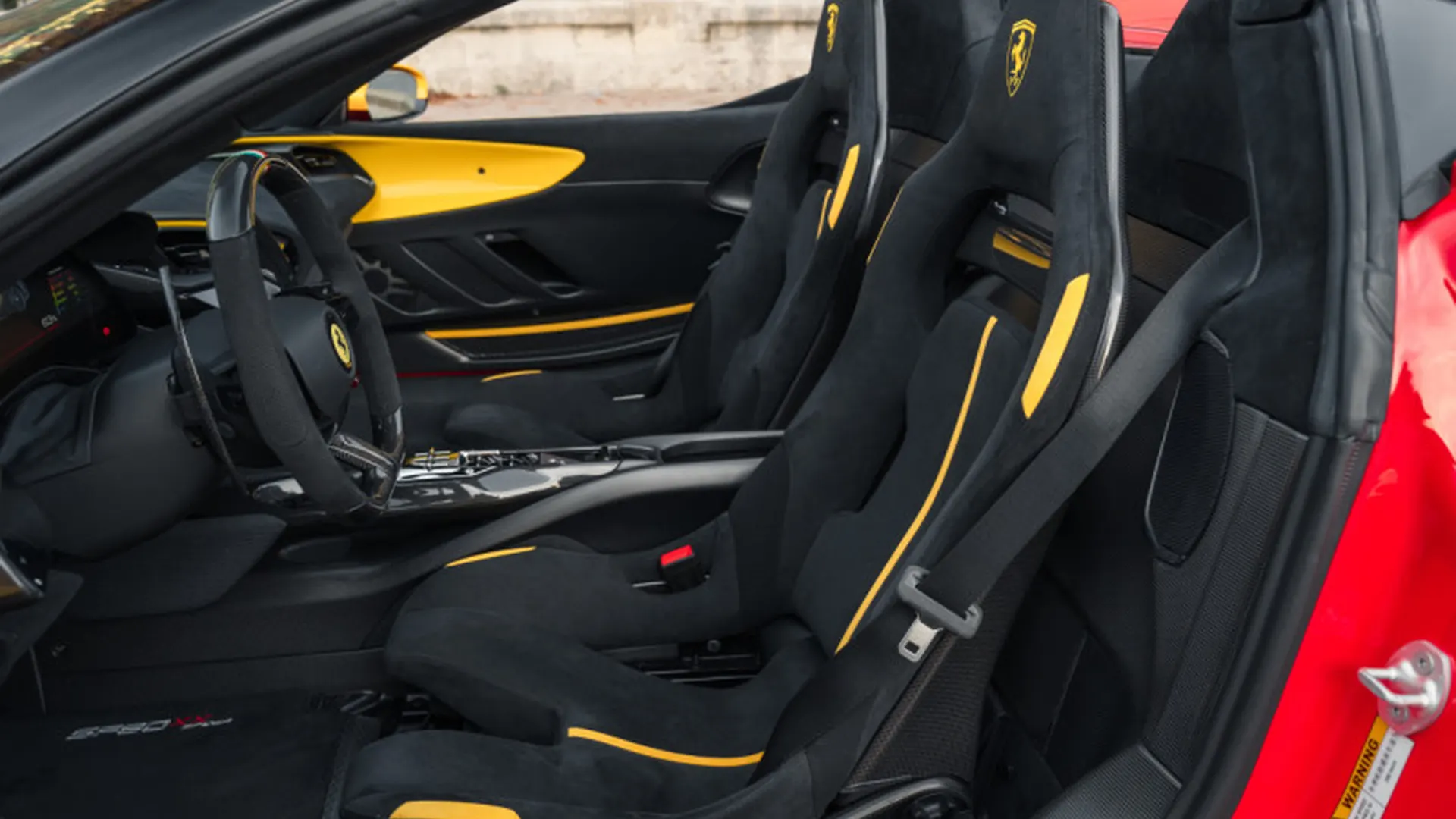 Ferrari SF90 — photo 13