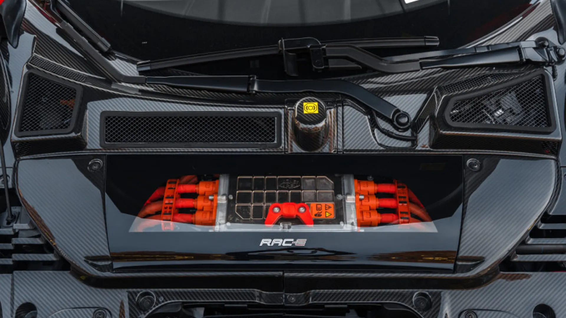 Ferrari SF90 — photo 35