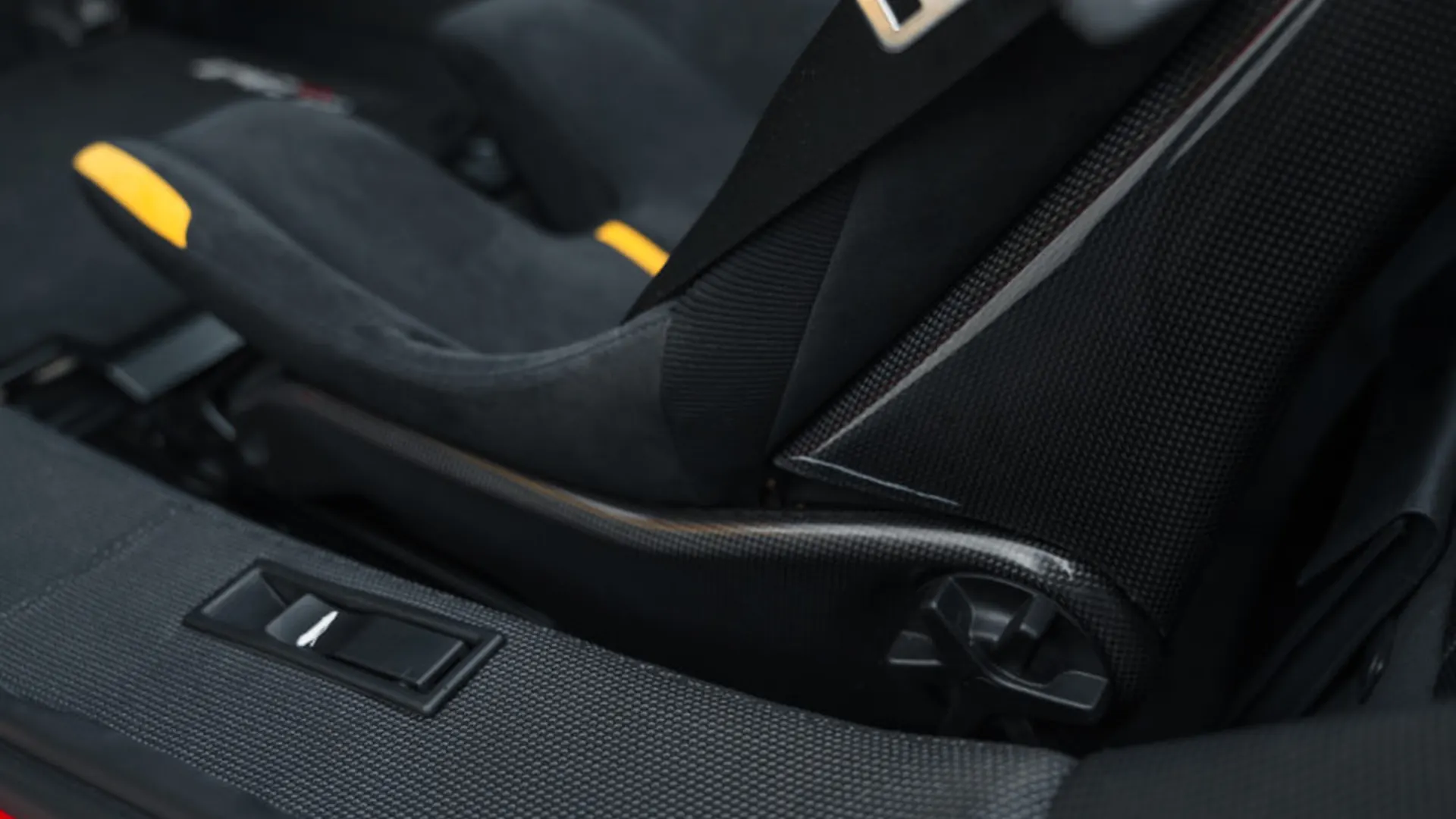 Ferrari SF90 — photo 30