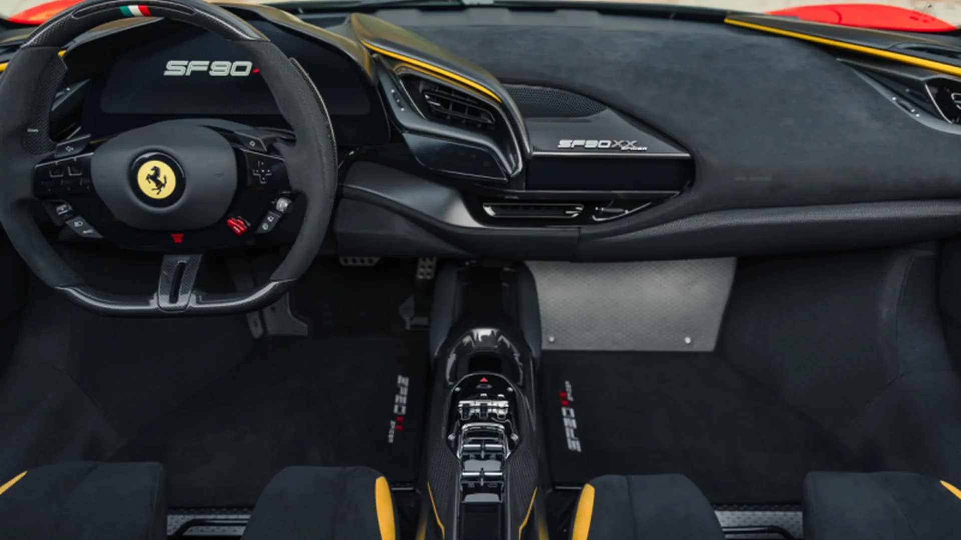 Ferrari SF90 — photo 11