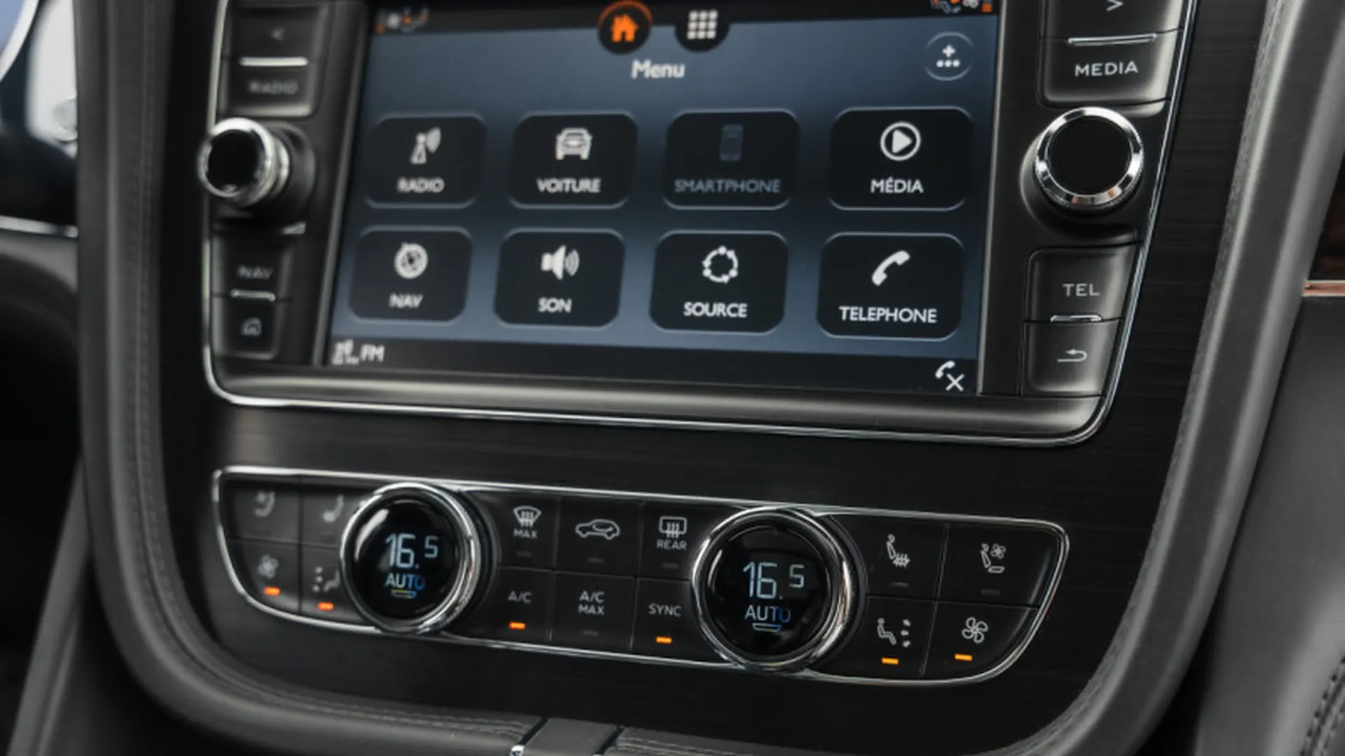 Bentley Bentayga — photo 22