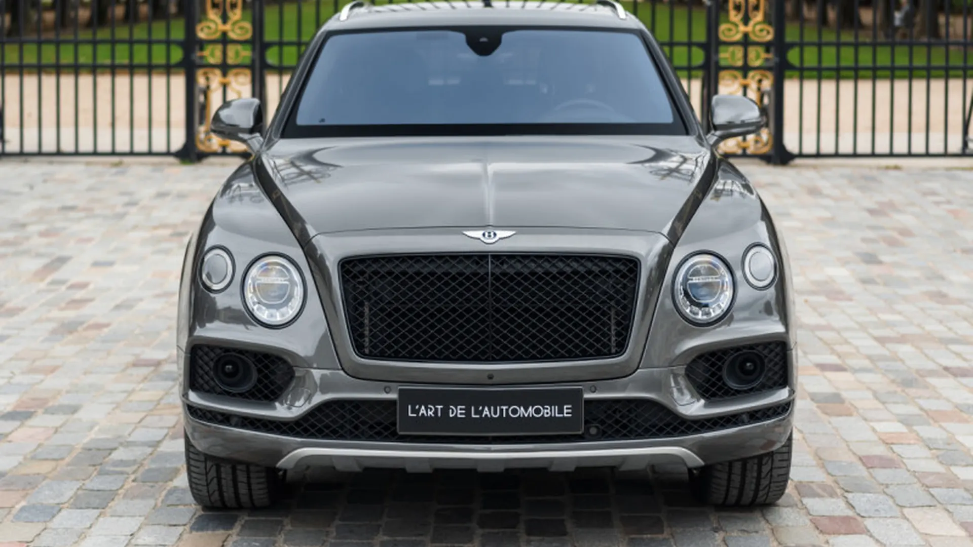 Bentley Bentayga — photo 4