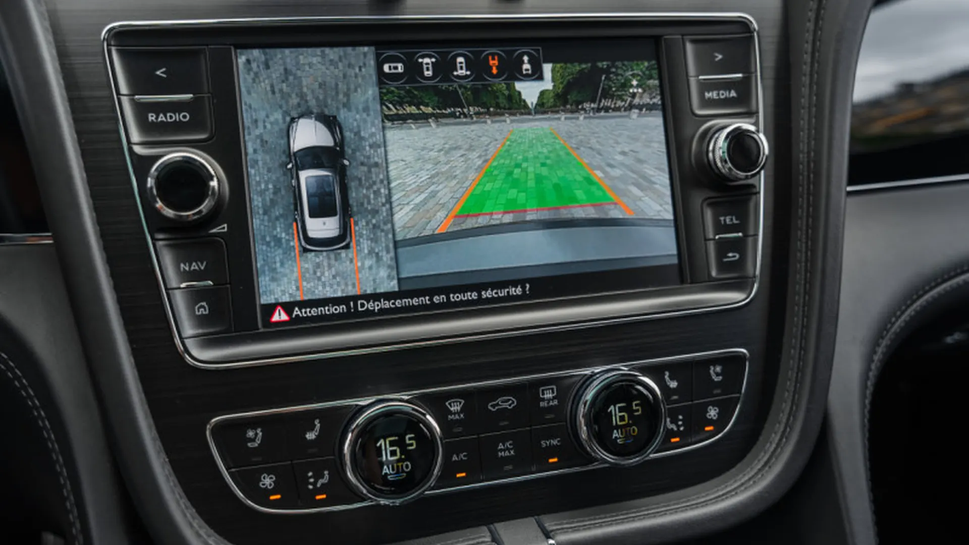 Bentley Bentayga — photo 23